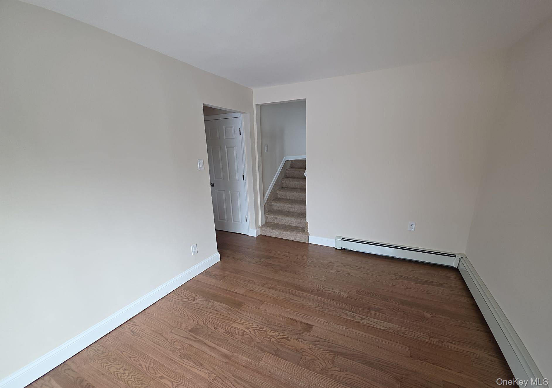 #8 photo, 519 Advent Street, Westbury , NY 11590