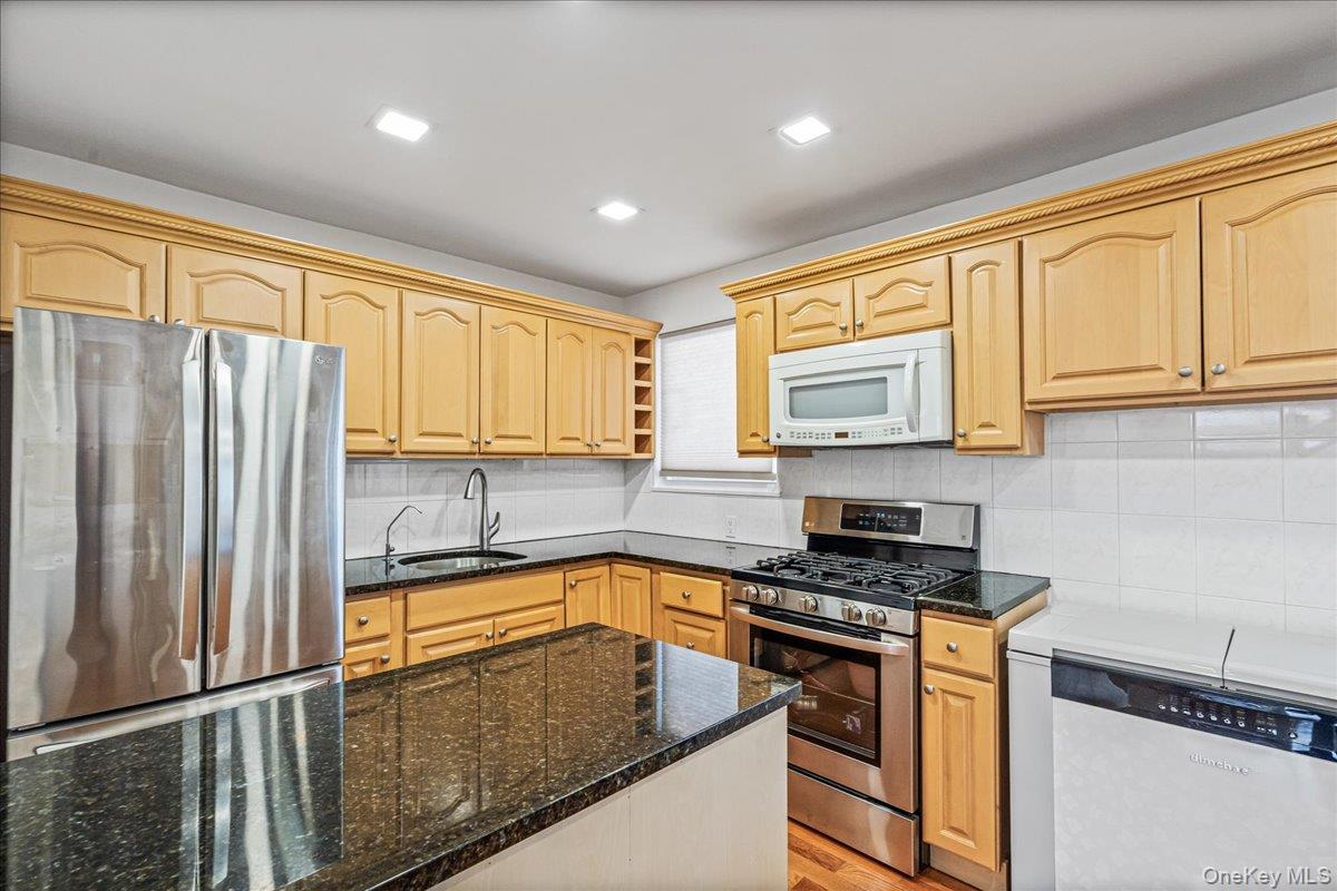 #5 photo, 218-07 73rd Avenue, Bayside , NY 11364