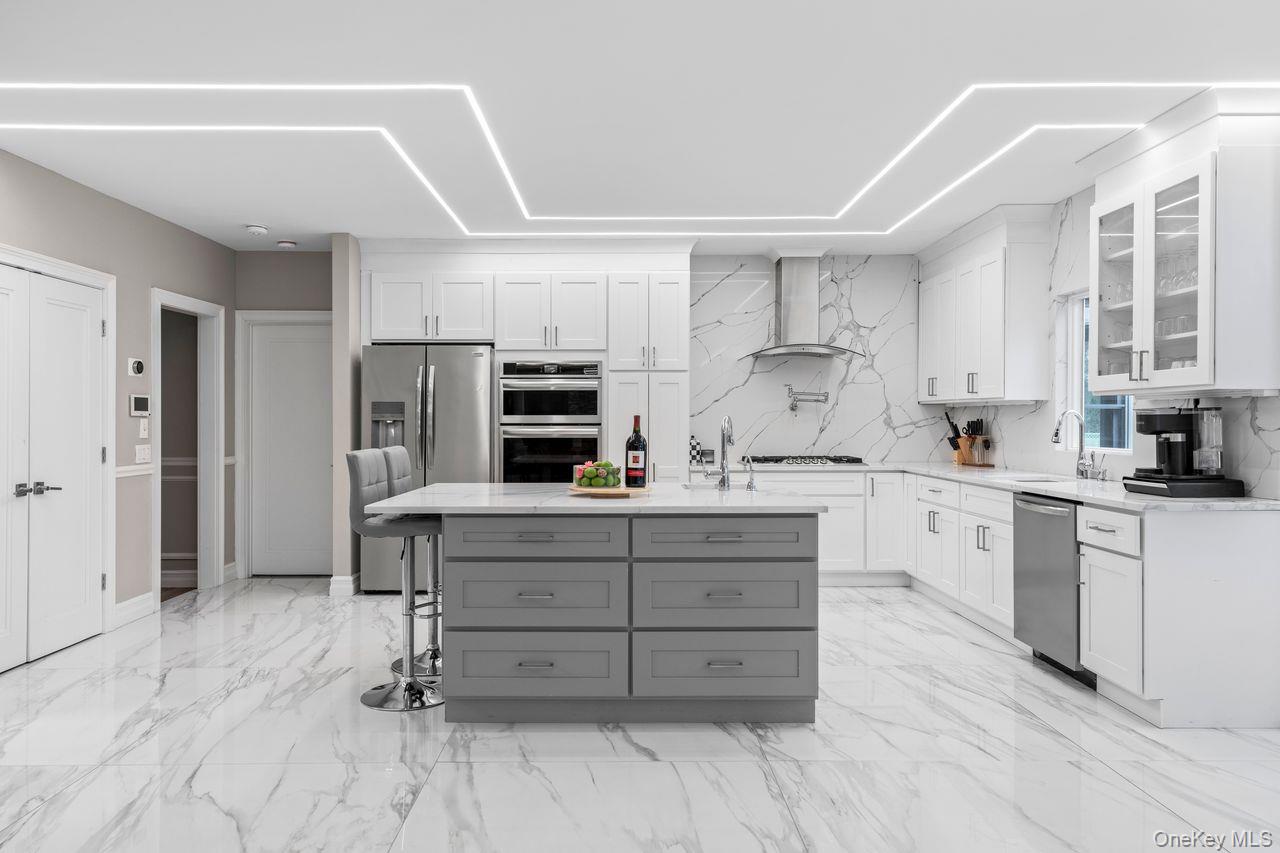 #13 photo, 717 W Montauk Highway, Bay Shore , NY 11706