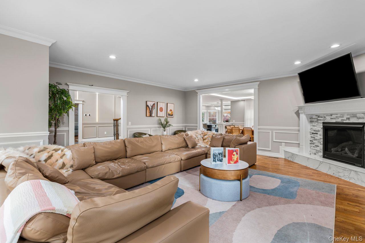 #7 photo, 717 W Montauk Highway, Bay Shore , NY 11706