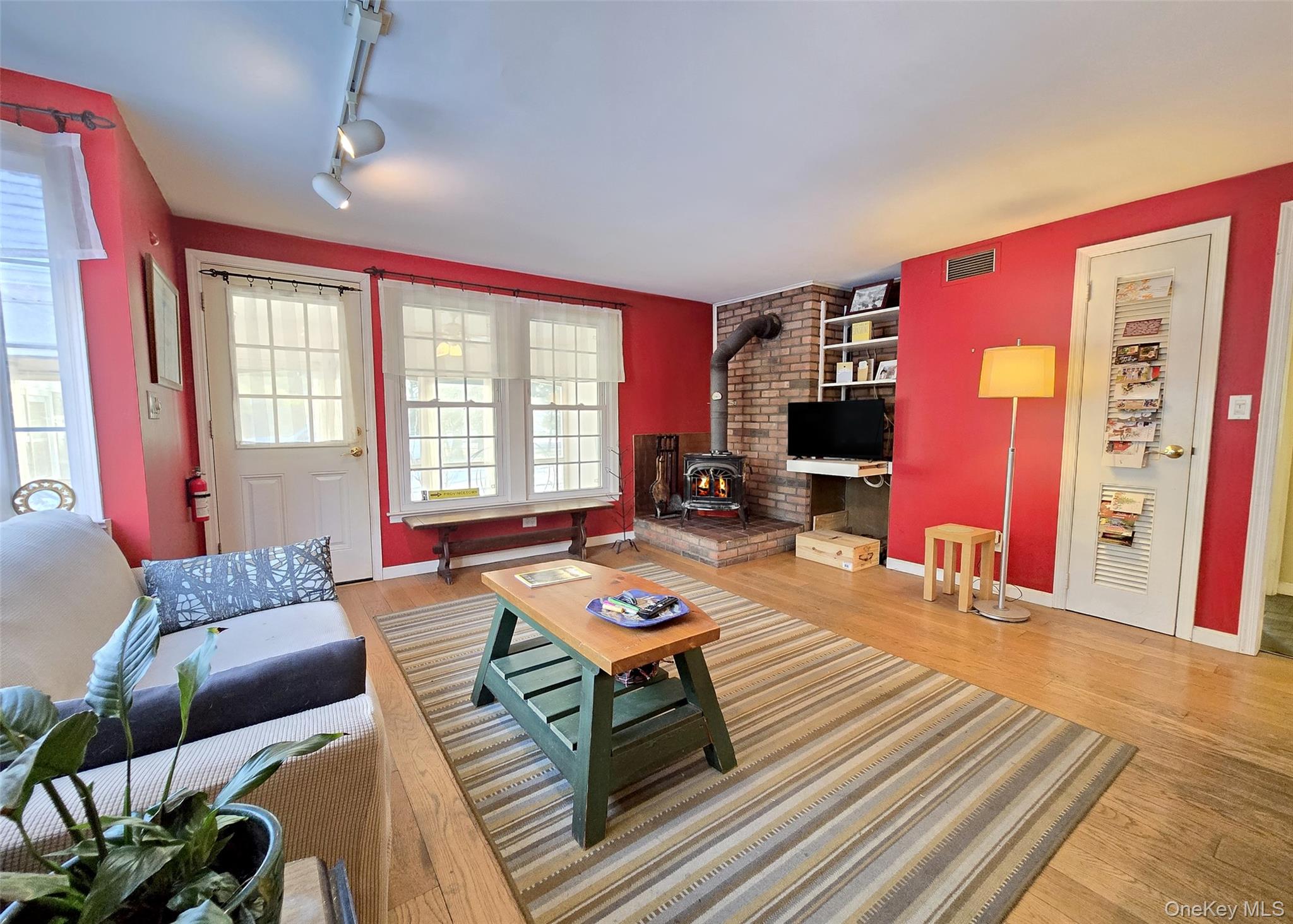 #13 photo, 1435 Broadway Avenue, Holbrook , NY 11741