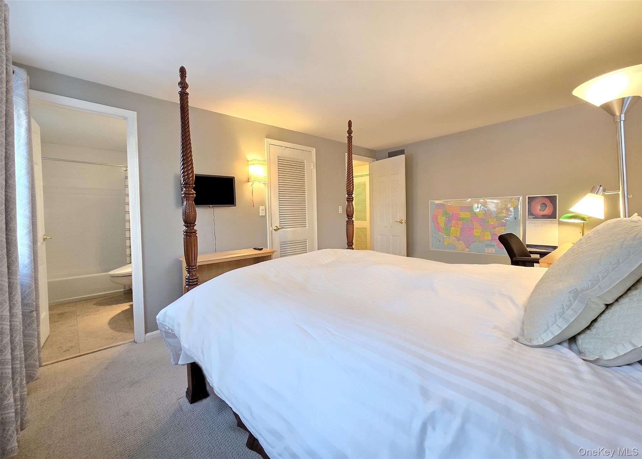 #16 photo, 1435 Broadway Avenue, Holbrook , NY 11741