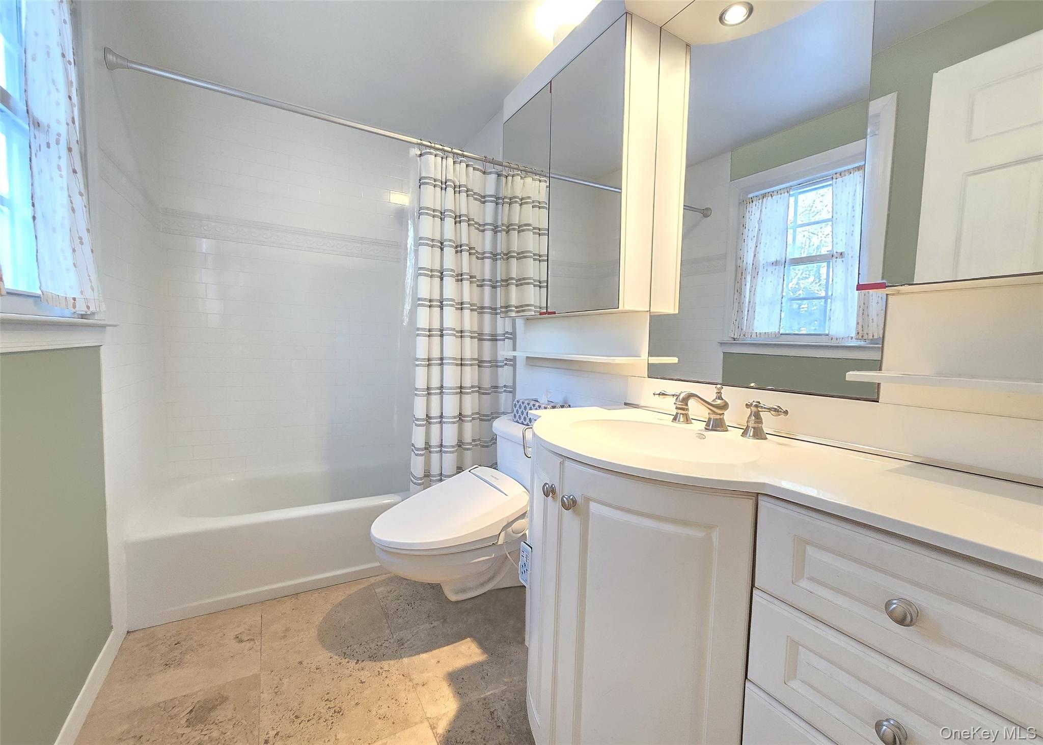 #17 photo, 1435 Broadway Avenue, Holbrook , NY 11741