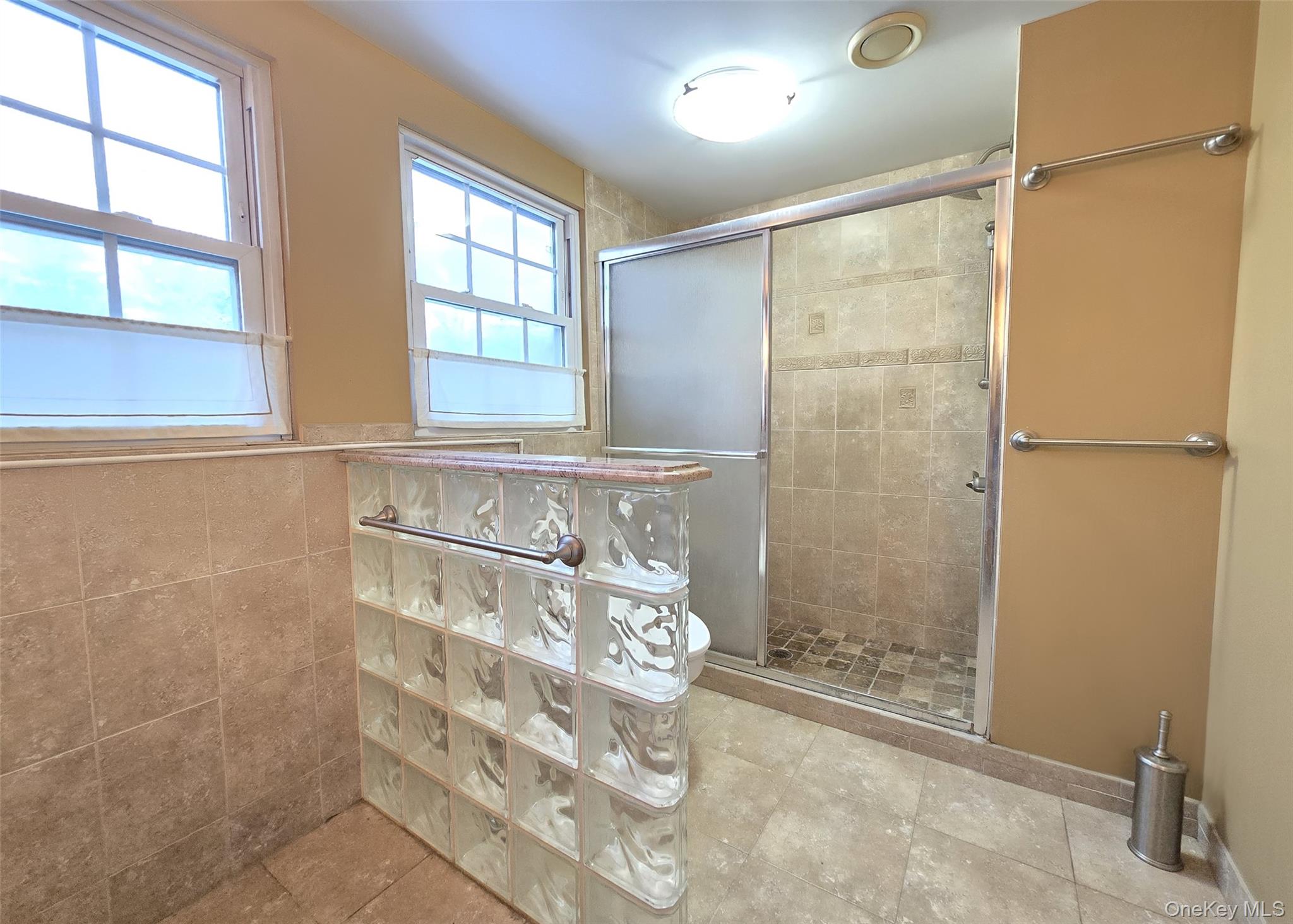 #20 photo, 1435 Broadway Avenue, Holbrook , NY 11741