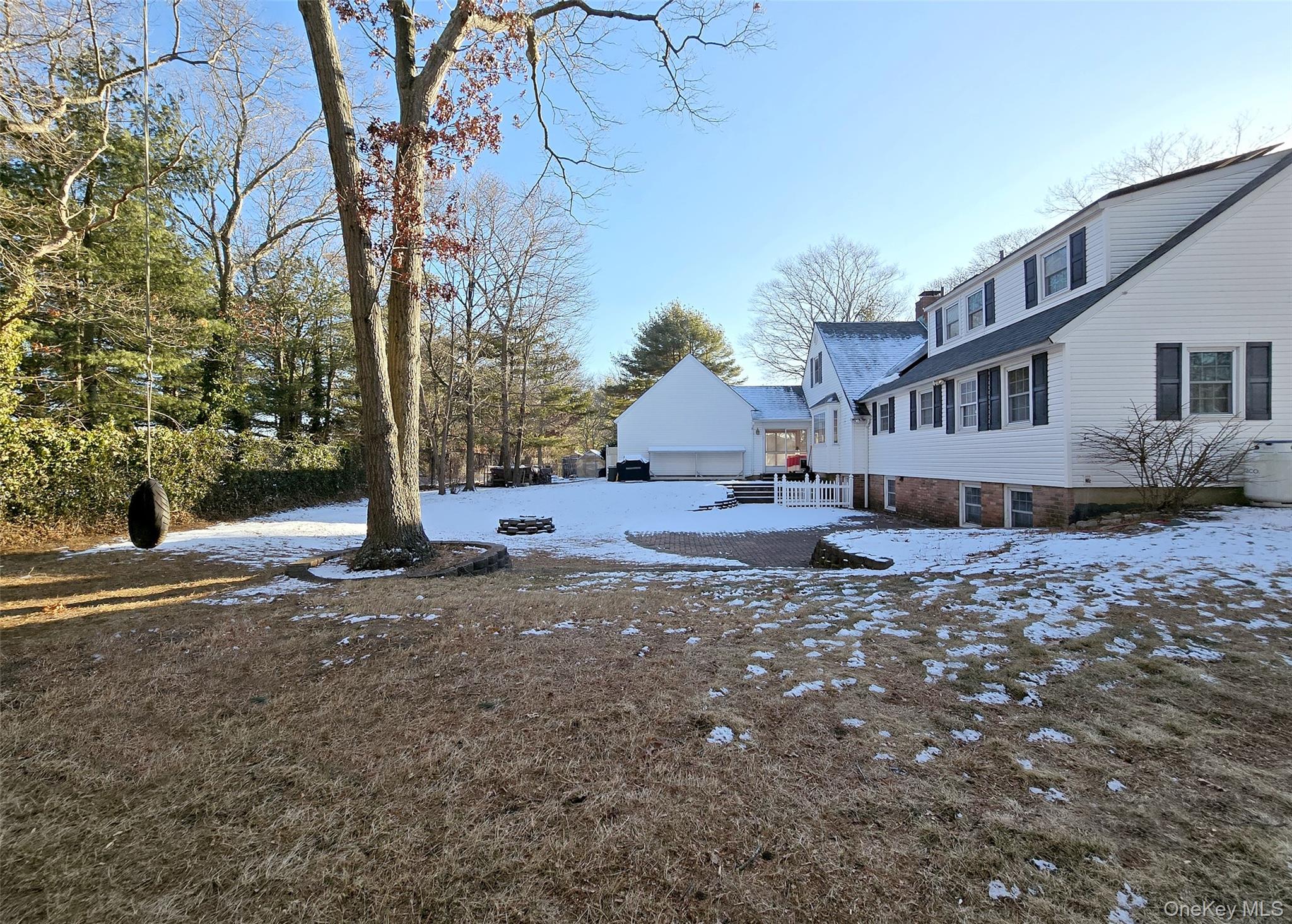 #4 photo, 1435 Broadway Avenue, Holbrook , NY 11741