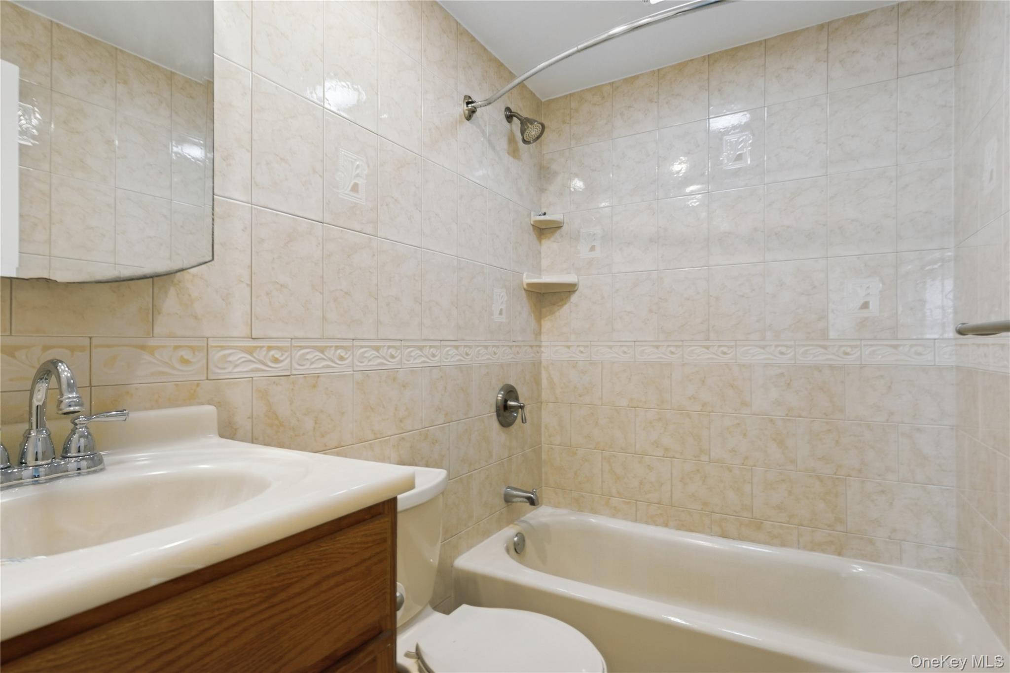 #15 photo, 450 W Broadway, नासाउ काउंटी Long Beach , NY 11561