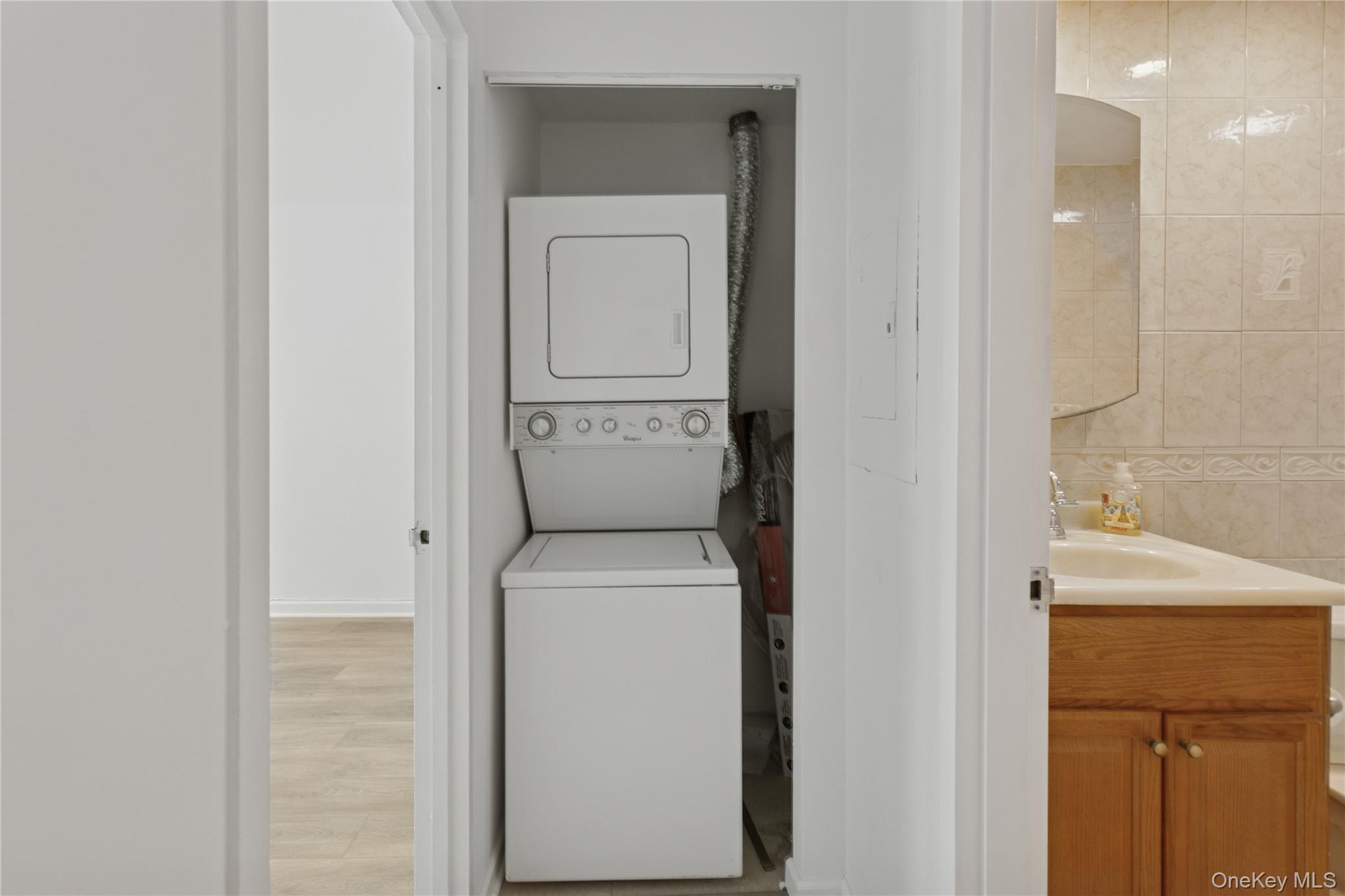 #16 photo, 450 W Broadway, नासाउ काउंटी Long Beach , NY 11561