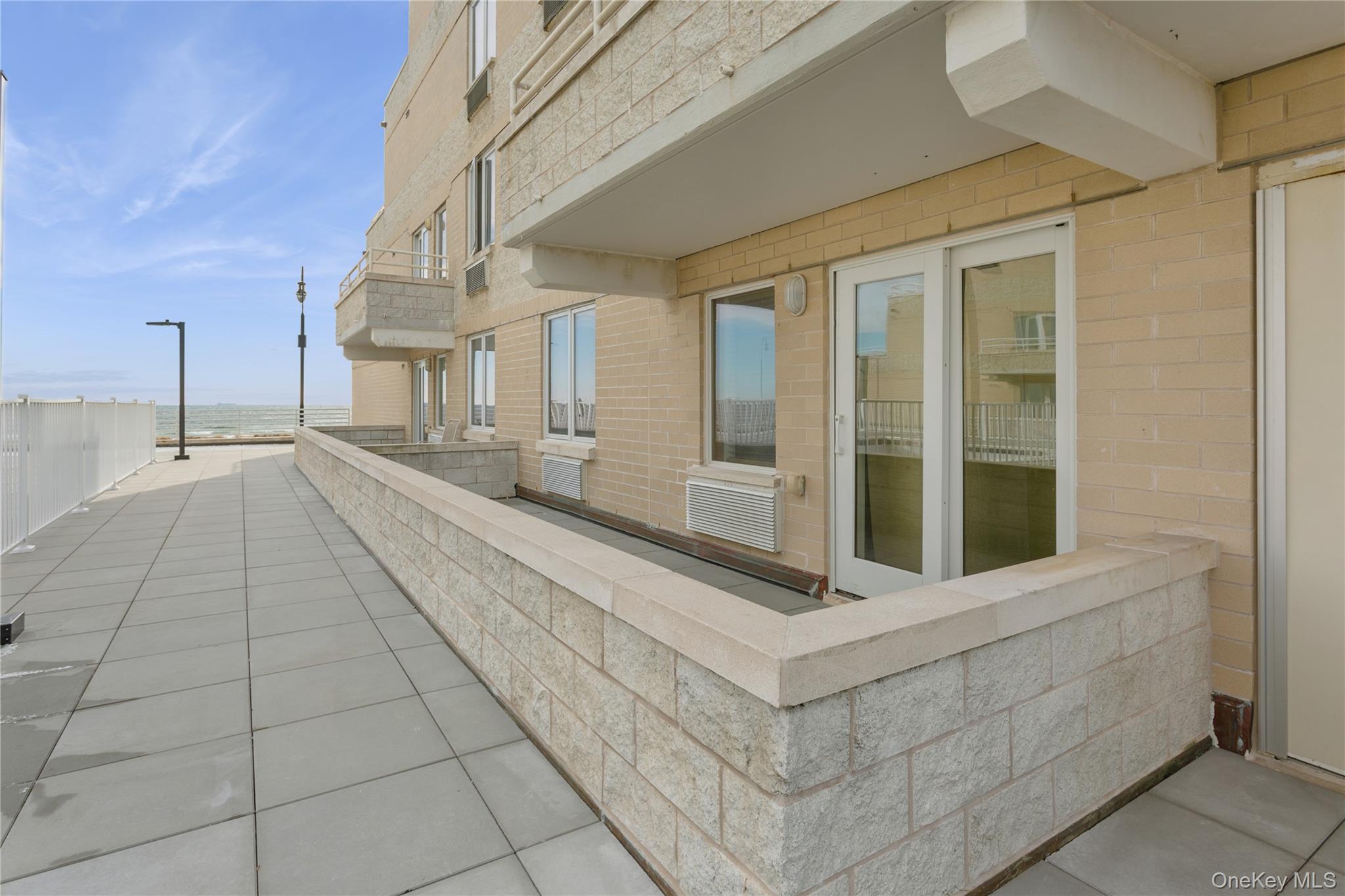 #17 photo, 450 W Broadway, नासाउ काउंटी Long Beach , NY 11561