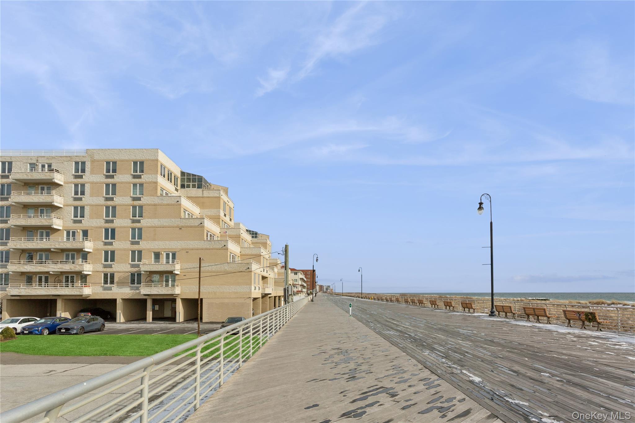 #2 photo, 450 W Broadway, नासाउ काउंटी Long Beach , NY 11561