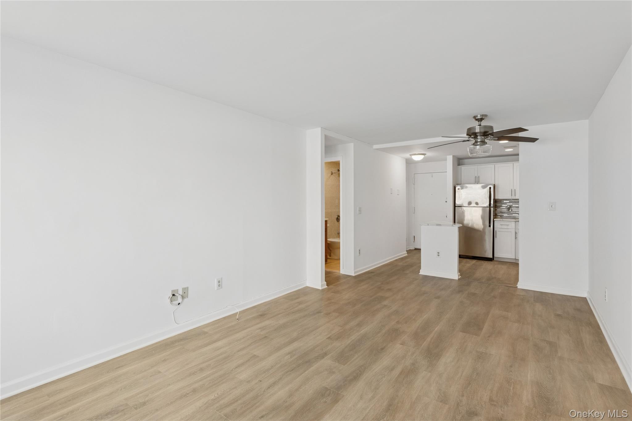 #4 photo, 450 W Broadway, नासाउ काउंटी Long Beach , NY 11561