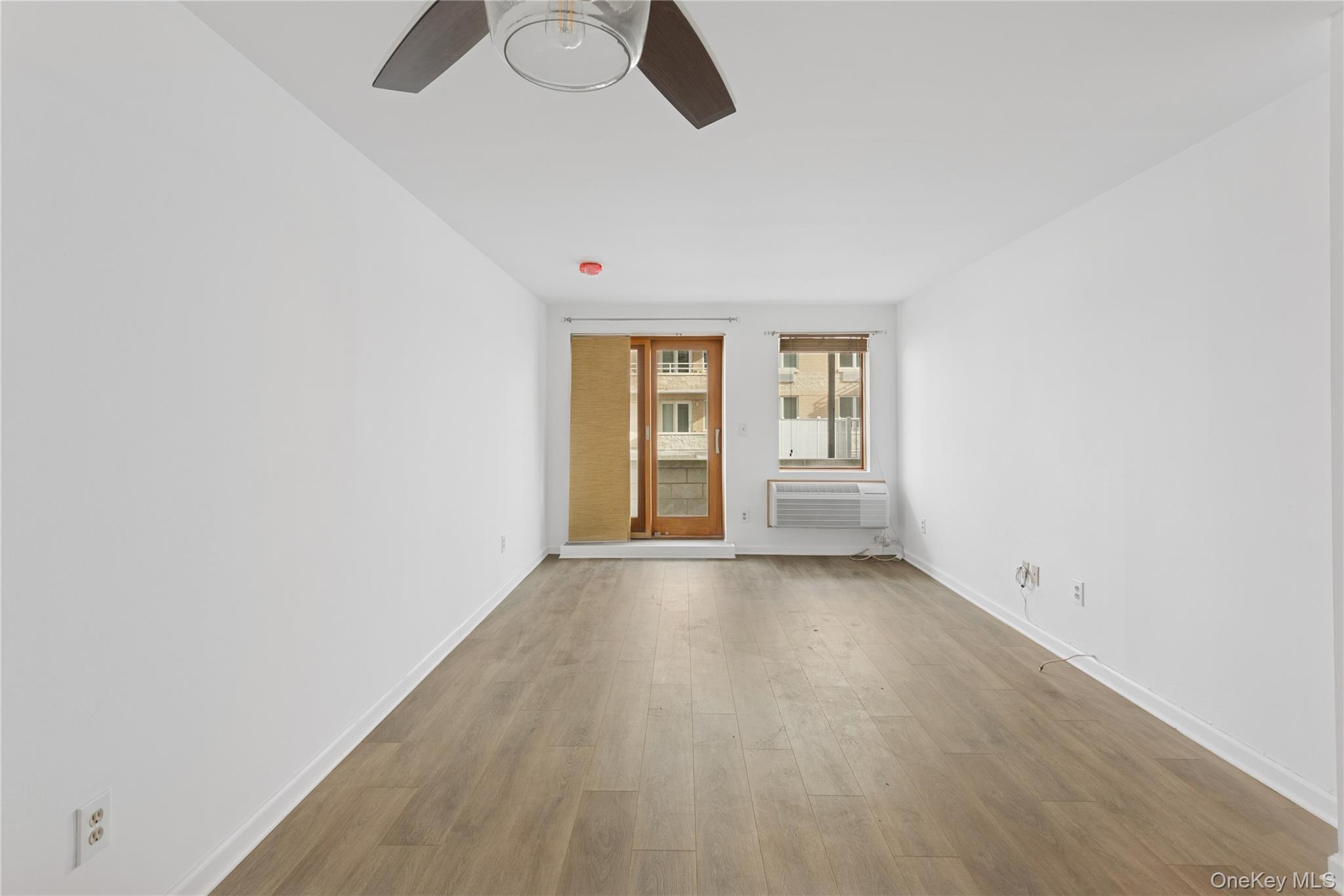 #5 photo, 450 W Broadway, नासाउ काउंटी Long Beach , NY 11561