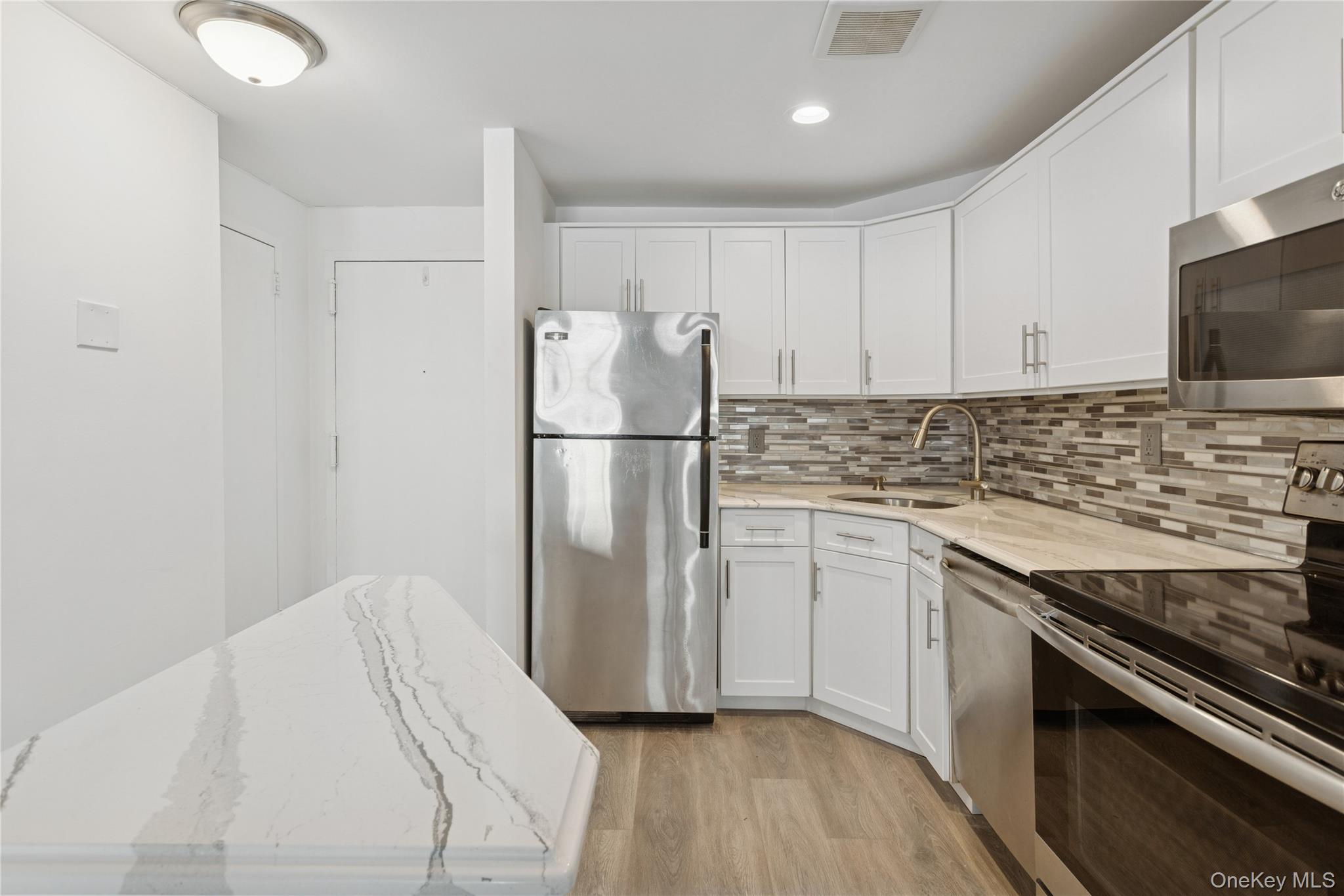 #8 photo, 450 W Broadway, नासाउ काउंटी Long Beach , NY 11561