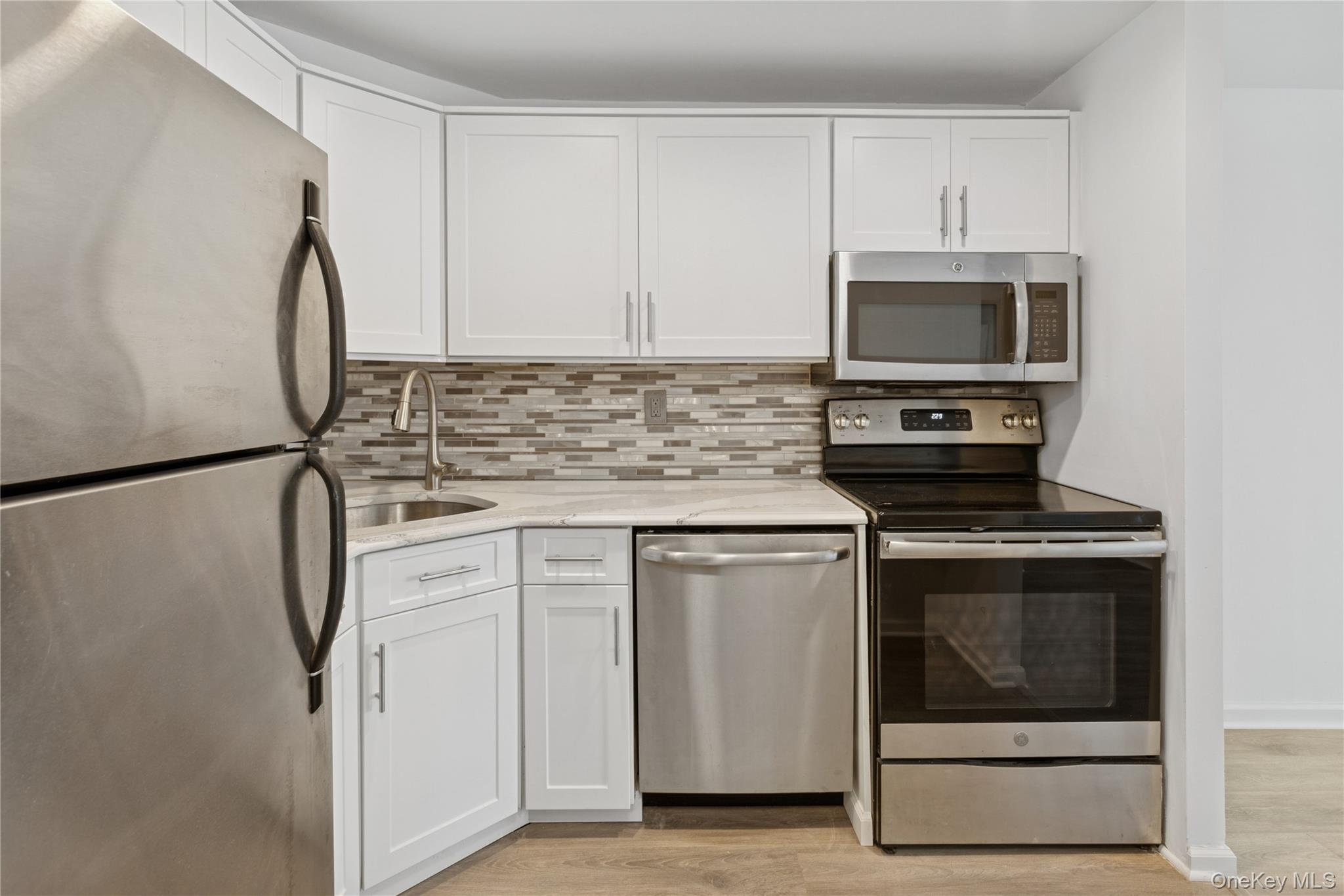 #9 photo, 450 W Broadway, नासाउ काउंटी Long Beach , NY 11561