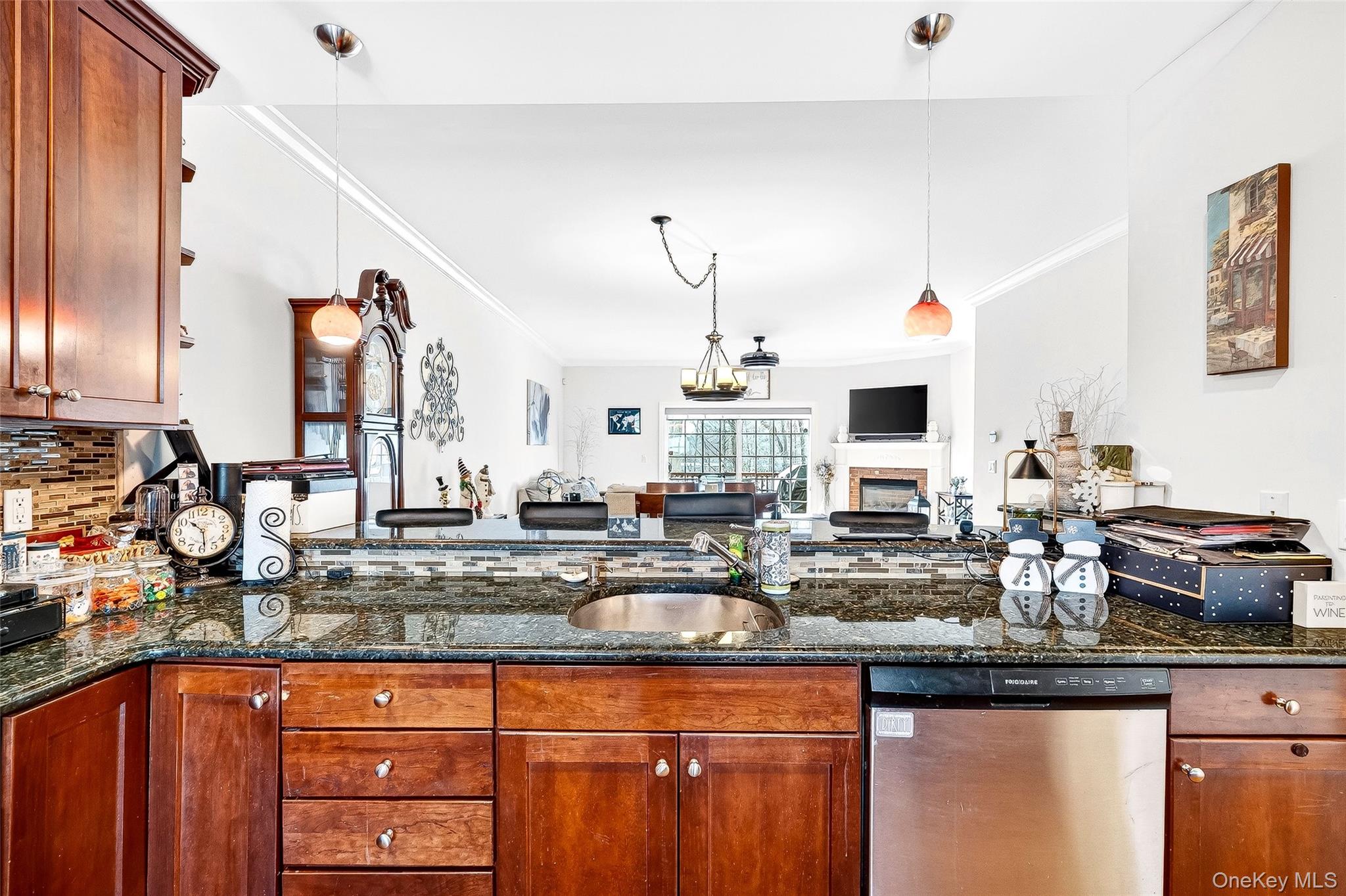 #6 photo, 102 Villa Court, Carmel , NY 10512