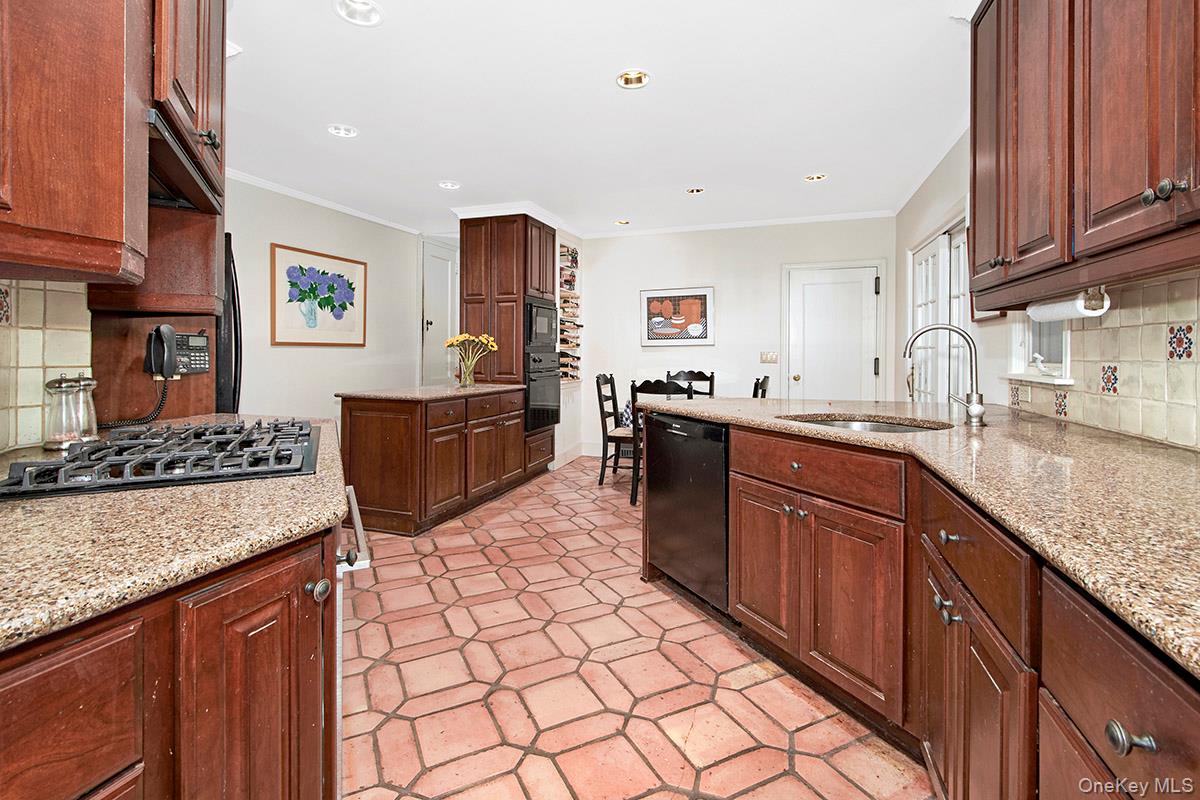 #12 photo, 216 Hartsdale Avenue, White Plains , NY 10606