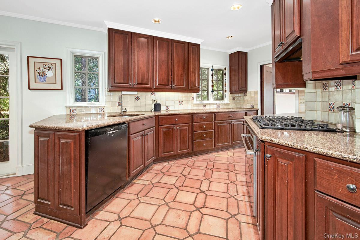 #13 photo, 216 Hartsdale Avenue, White Plains , NY 10606