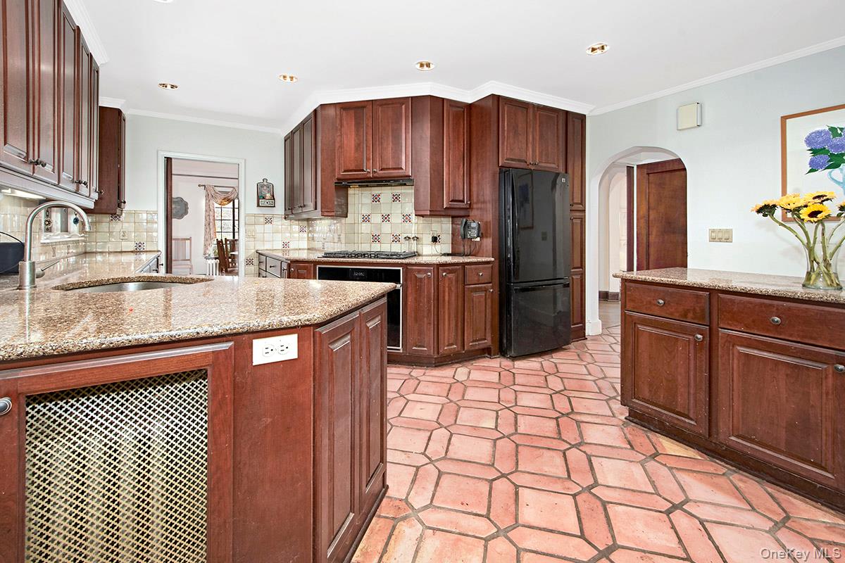 #14 photo, 216 Hartsdale Avenue, White Plains , NY 10606