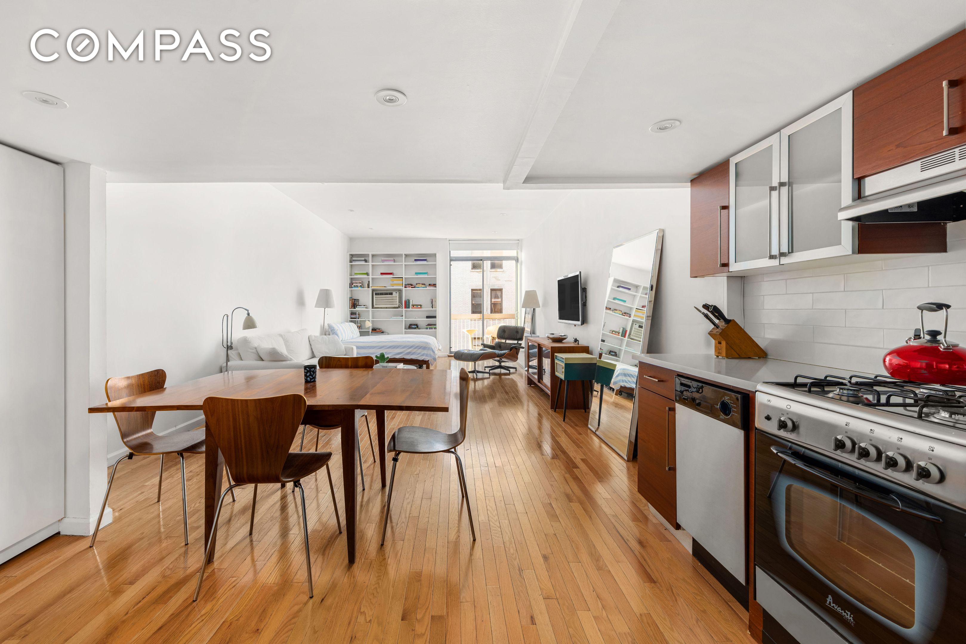 #3 photo, 184 Thompson Street, Greenwich Village , NY 10012