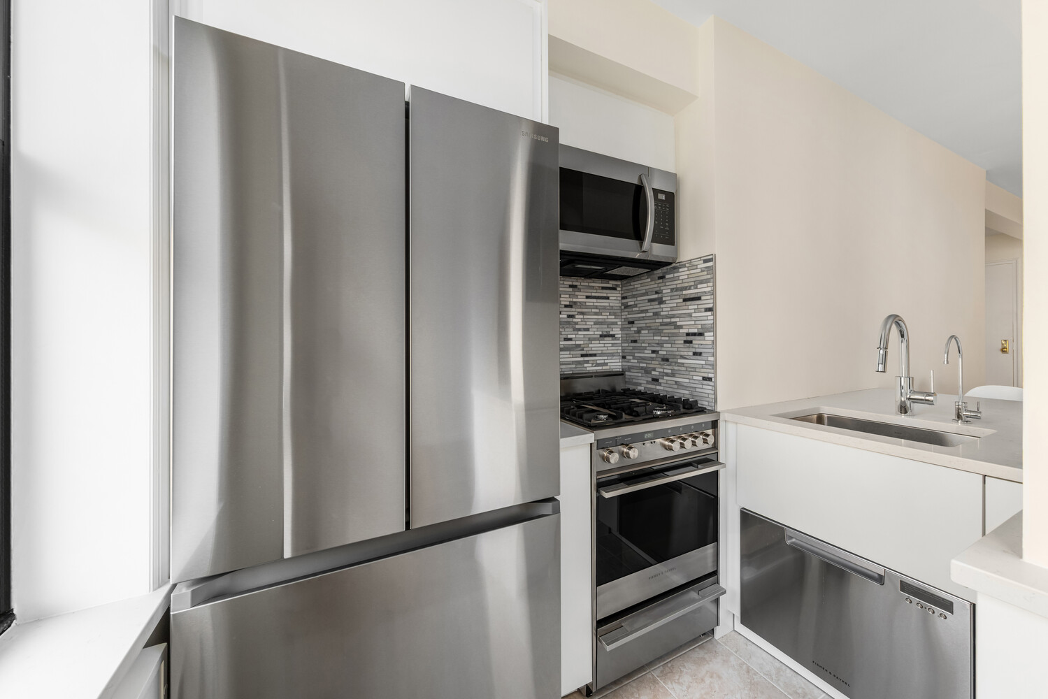 #7 photo, 60 E 9TH Street, Greenwich Village , NY 10003