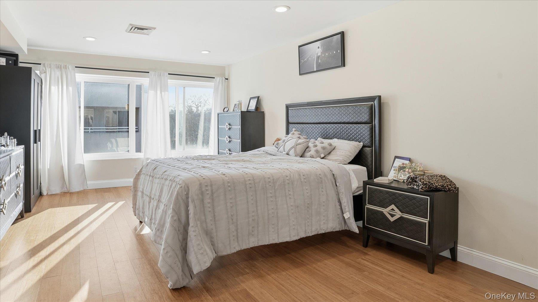 #14 photo, 100 Cuttermill Road, Great Neck , NY 11021