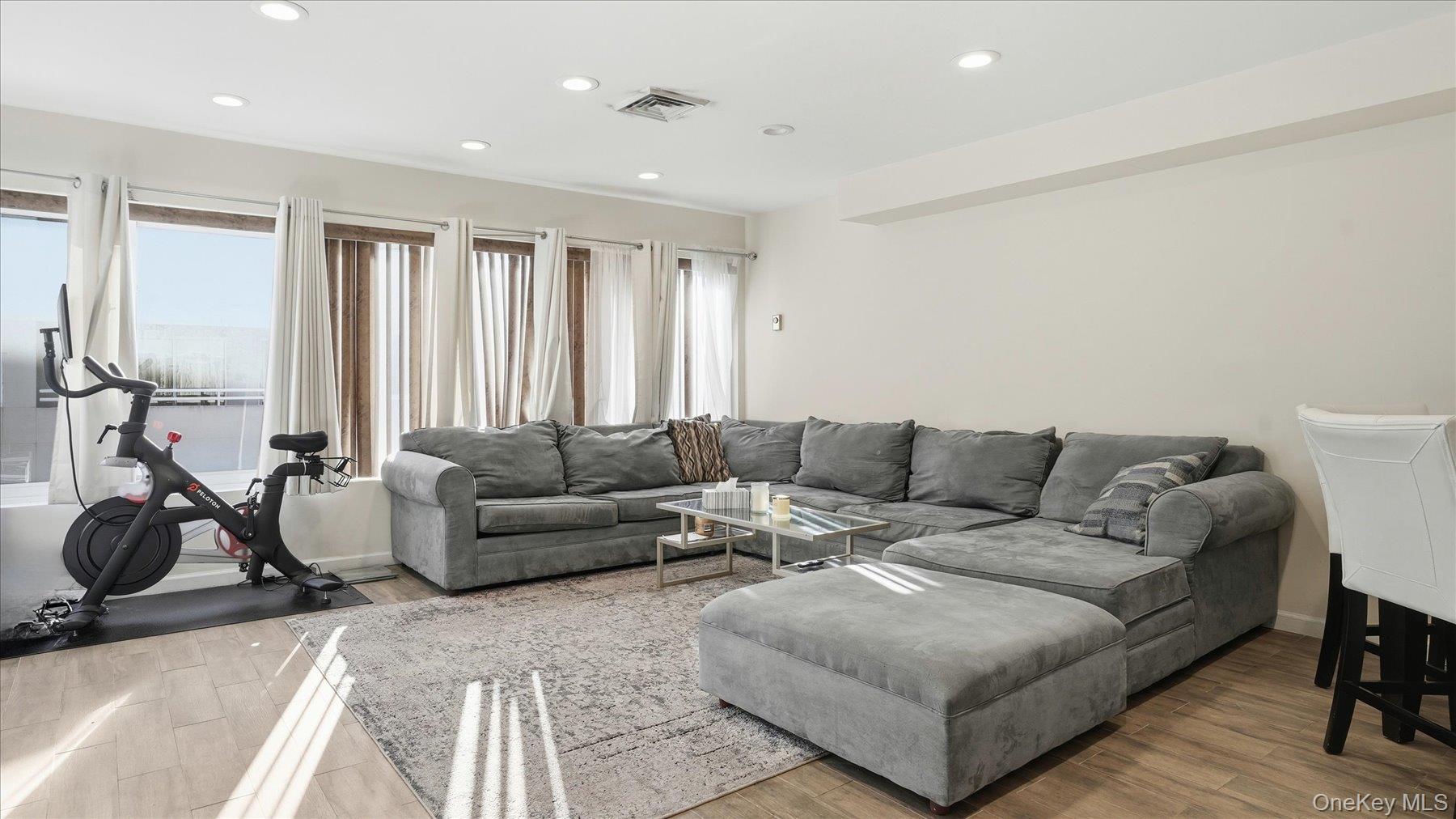 #8 photo, 100 Cuttermill Road, Great Neck , NY 11021