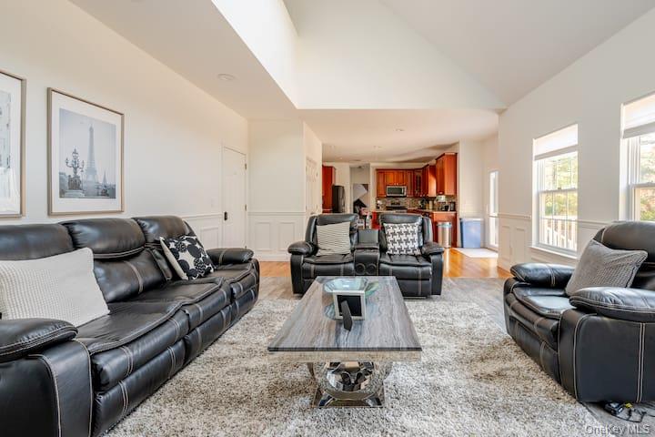 #10 photo, 1 Brittany Court, Ridge , NY 11961