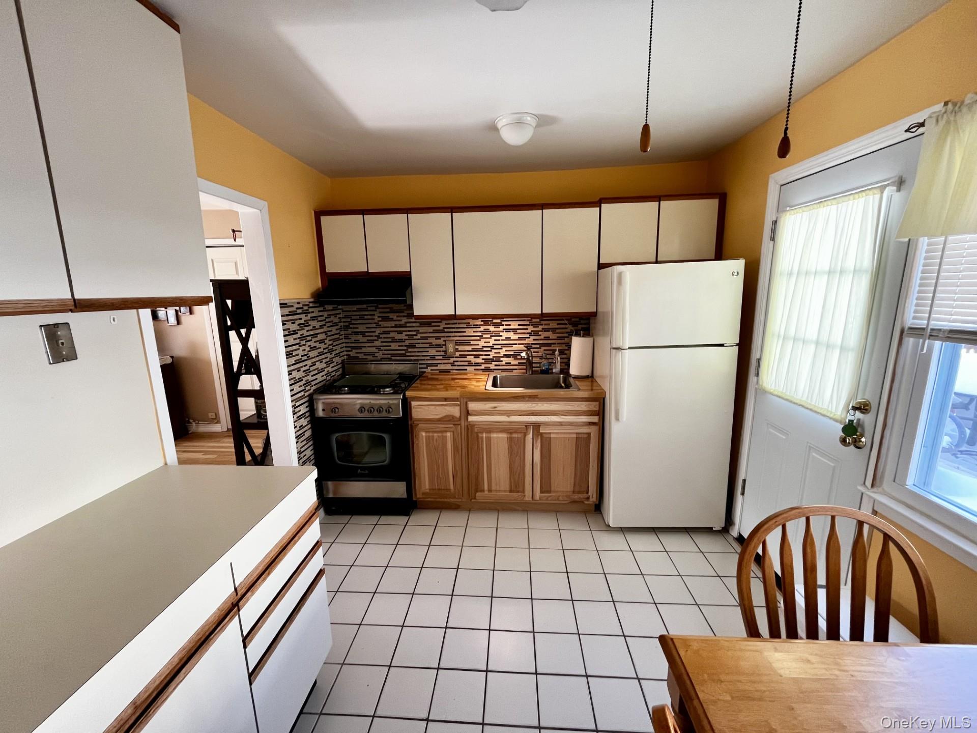 #10 photo, 105 Finch Lane, Islip , NY 11751