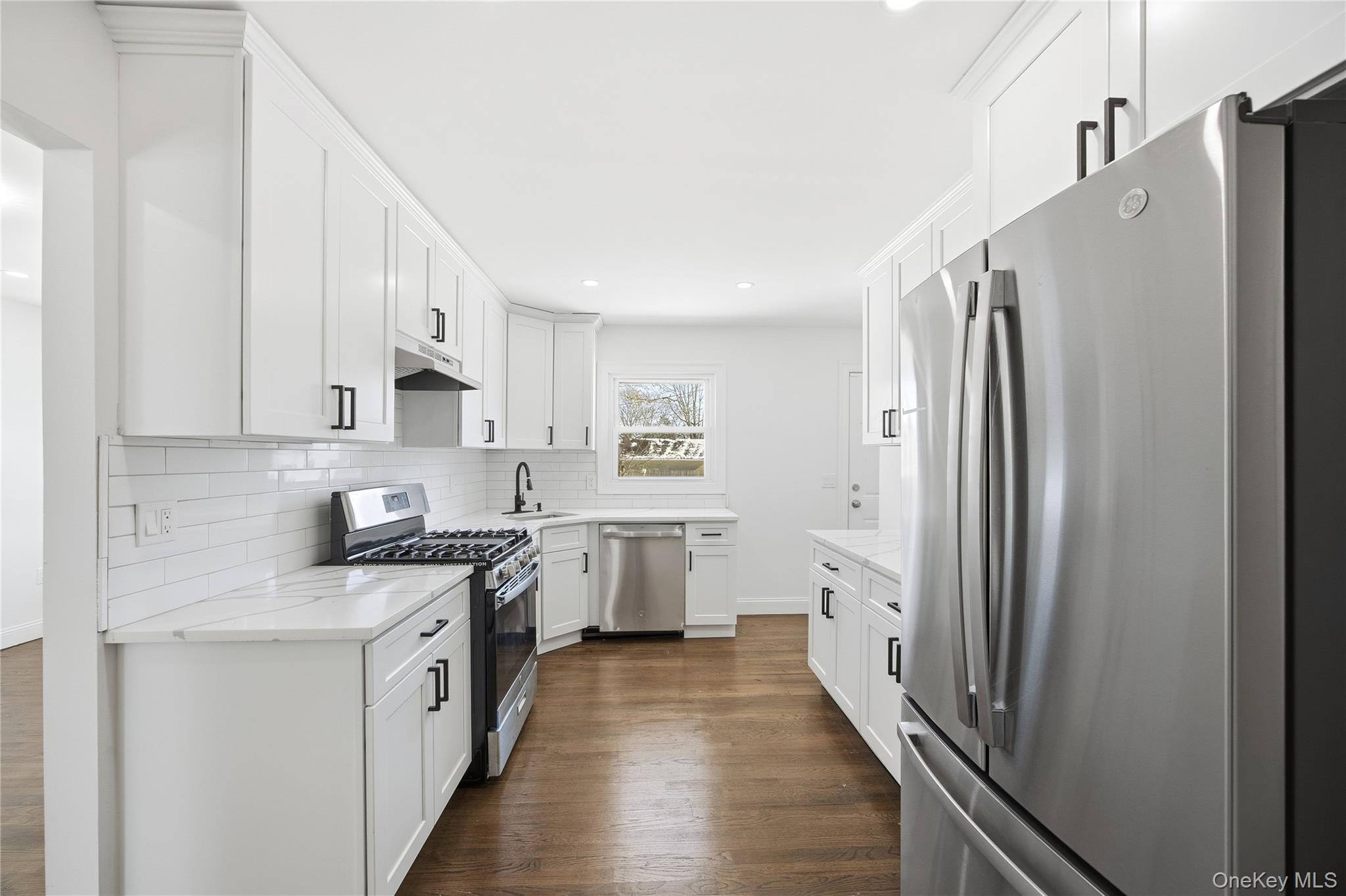 #18 photo, 78 Roslyn Street, Islip Terrace , NY 11752