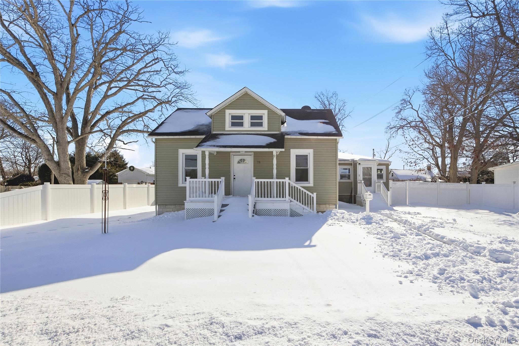 #2 photo, 78 Roslyn Street, Islip Terrace , NY 11752