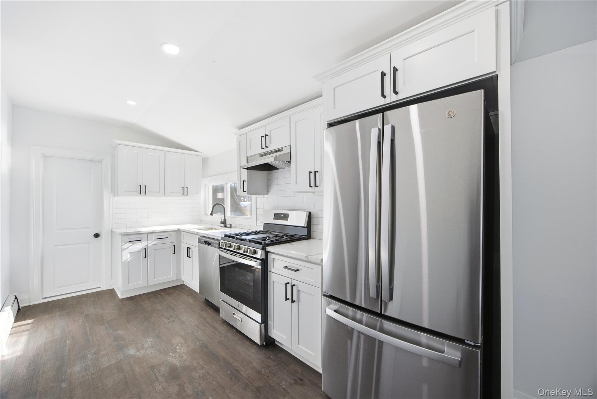 #7 photo, 78 Roslyn Street, Islip Terrace , NY 11752