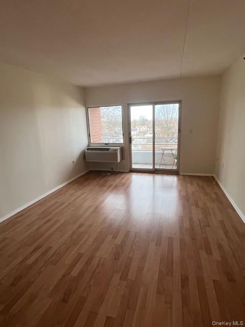 #11 photo, 205 Mineola Boulevard, Mineola , NY 11501