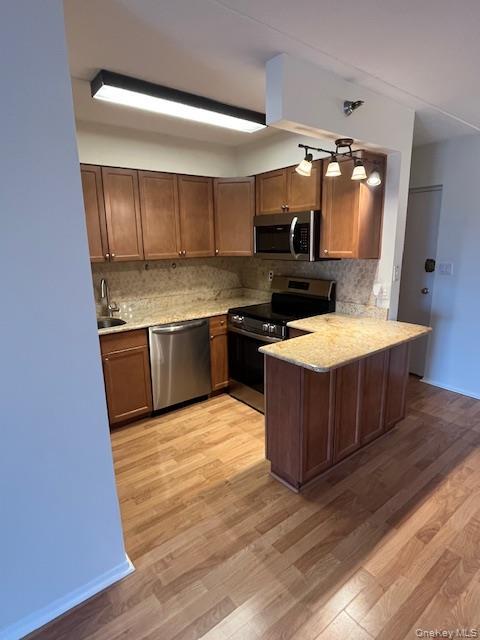 #13 photo, 205 Mineola Boulevard, Mineola , NY 11501