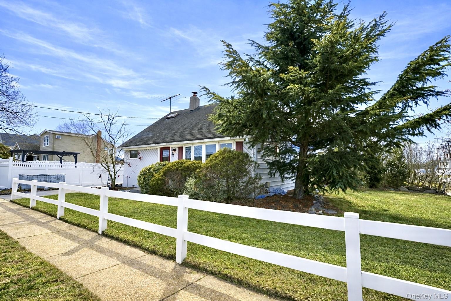 #2 photo, 32 Saint Marks Place, Massapequa , NY 11758