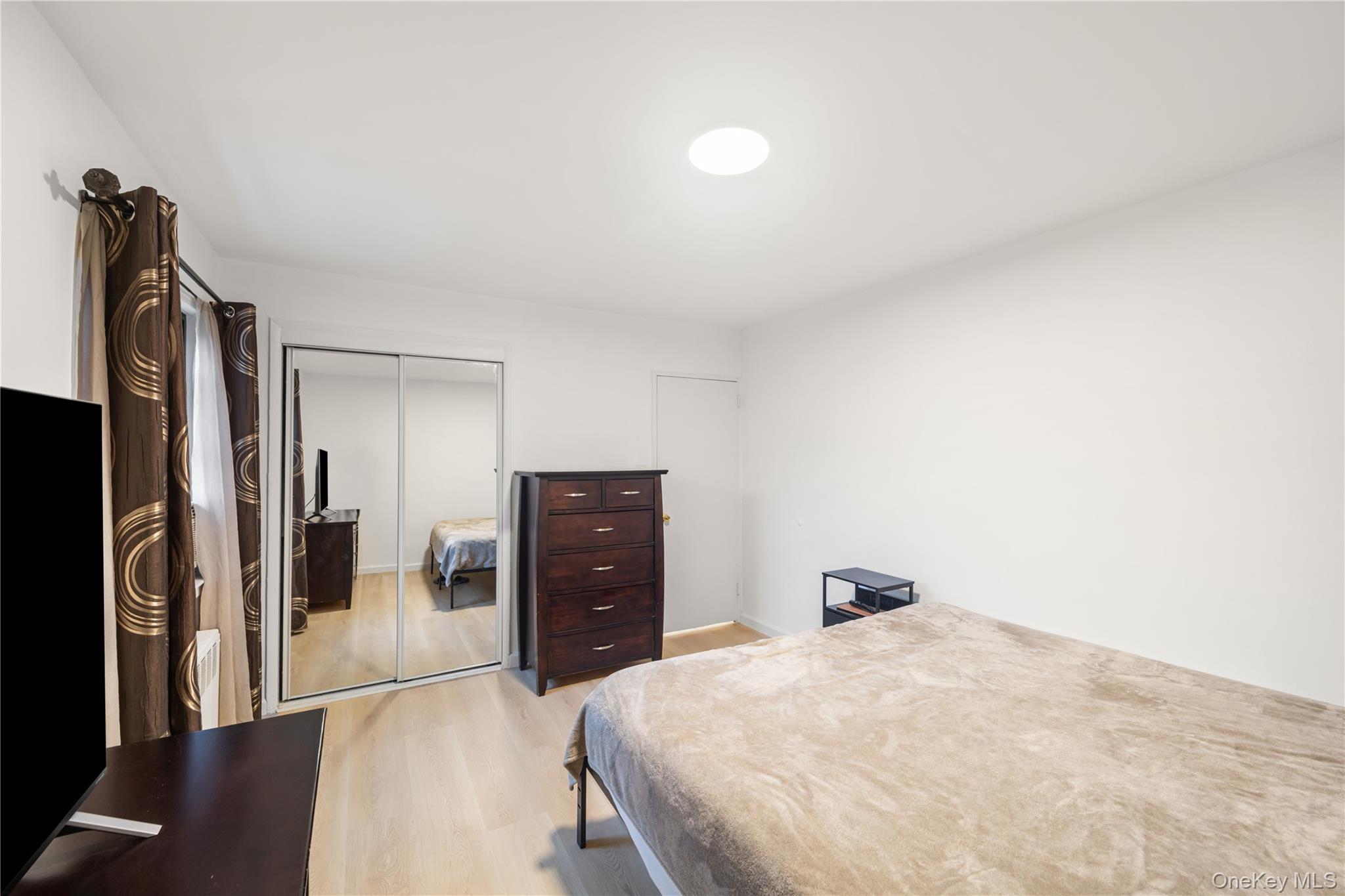 #10 photo, 217-14 73rd Avenue, Bayside , NY 11364