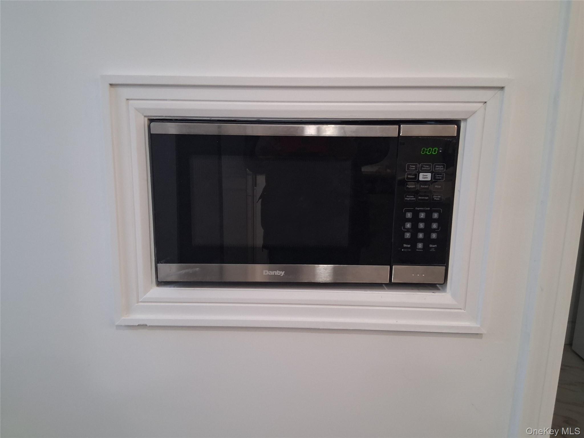 #15 photo, 917 Sipp Avenue, East Patchogue , NY 11772