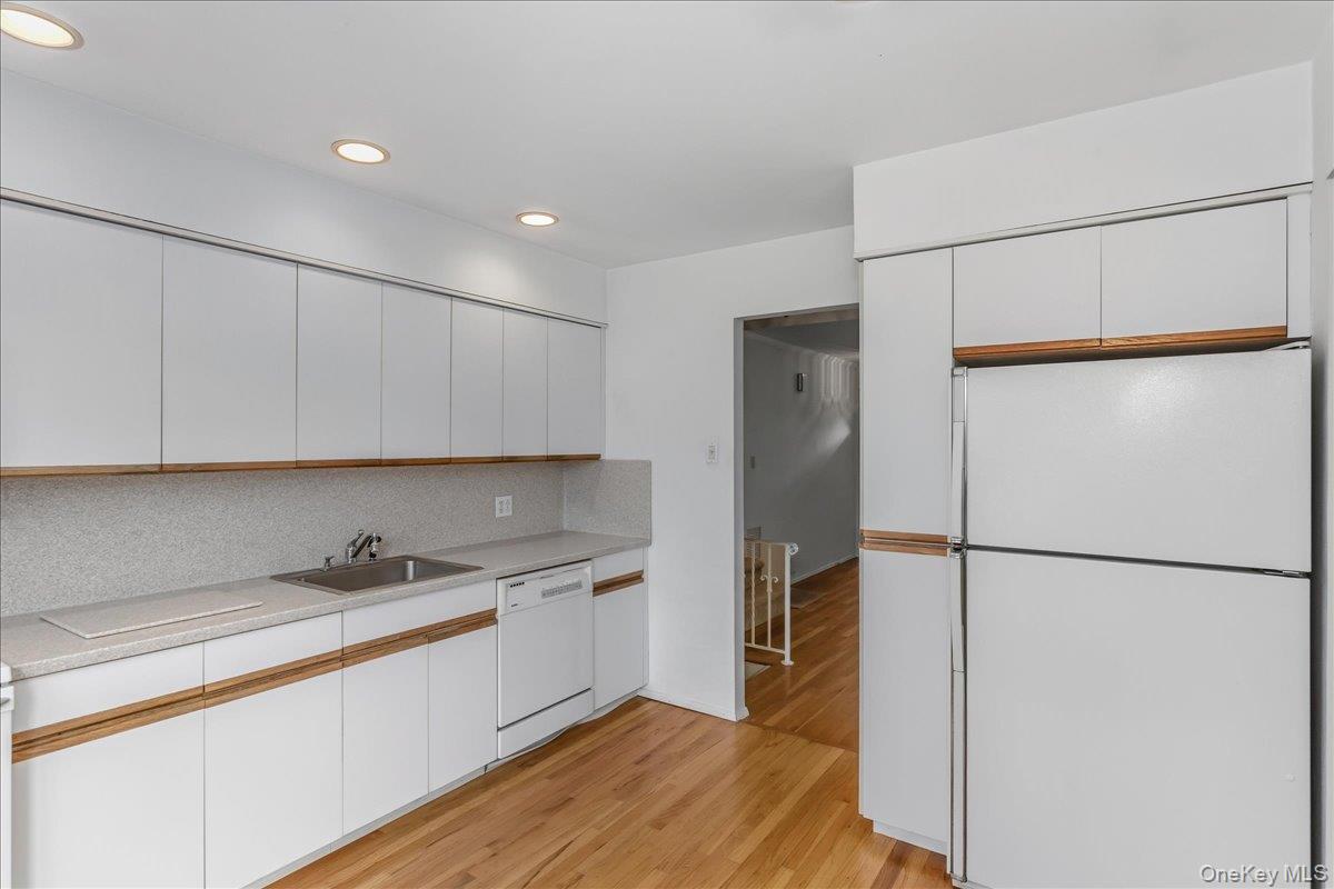 #7 photo, 2493 Lloyd Court, North Bellmore , NY 11710