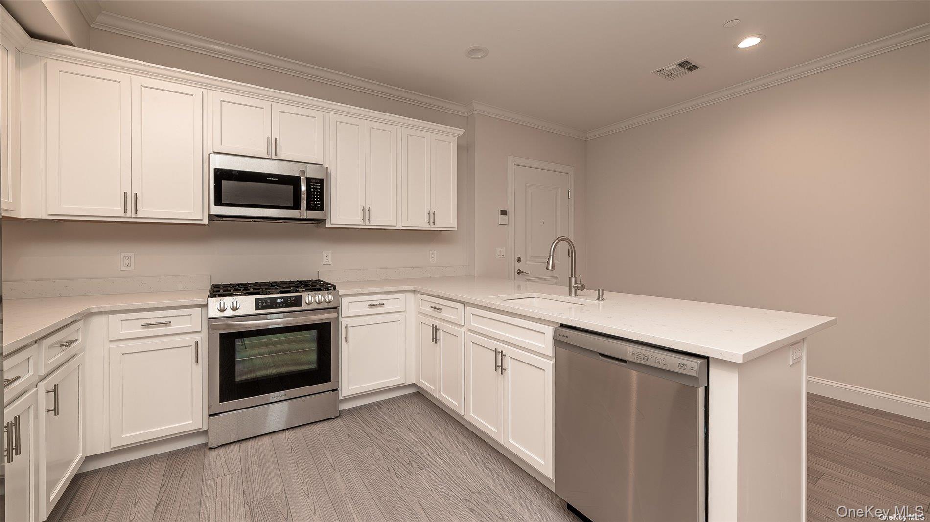 #12 photo, 776 Fulton Street, Farmingdale , NY 11735