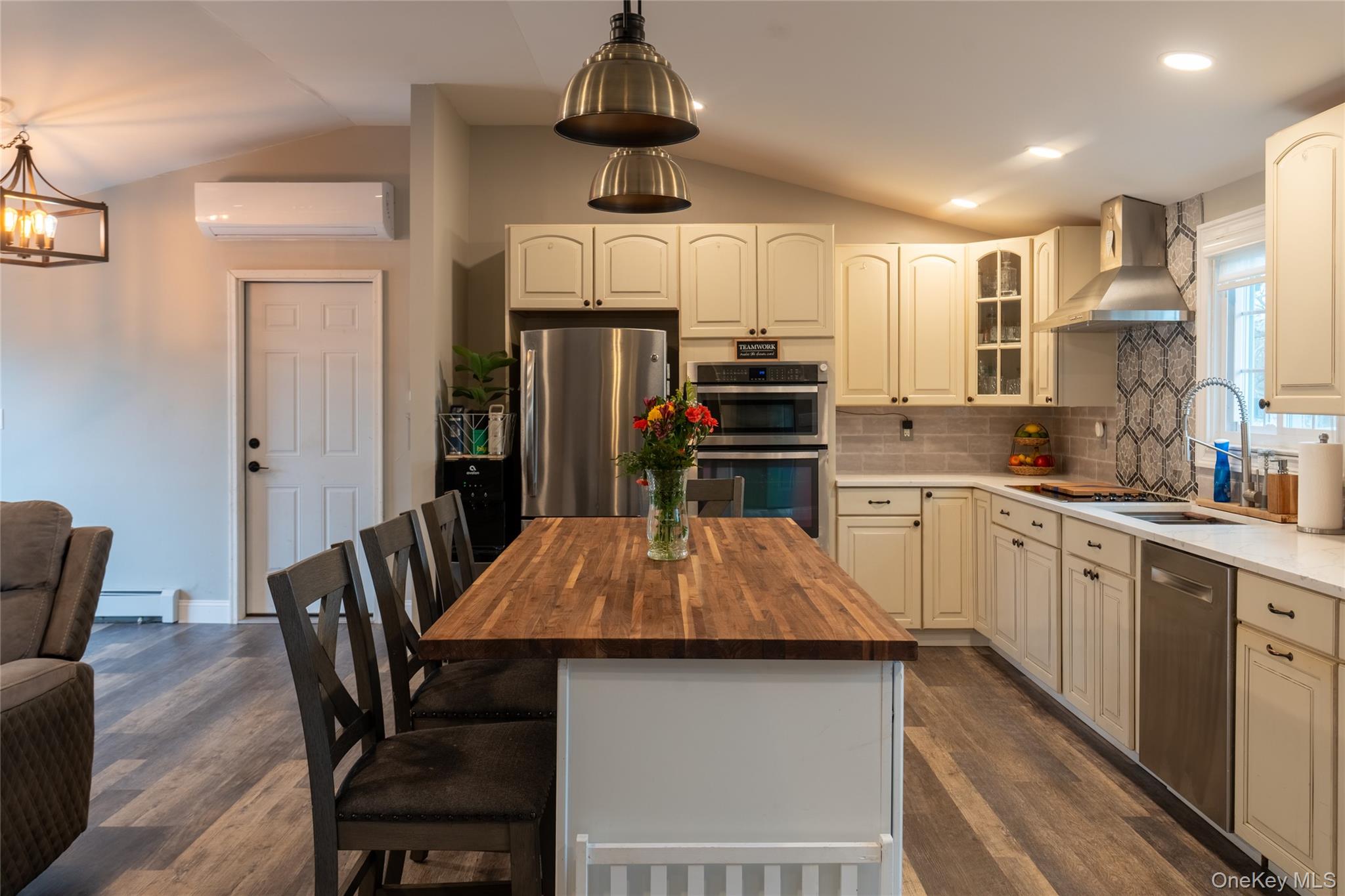 #5 photo, 167 8th Avenue, Holtsville , NY 11742