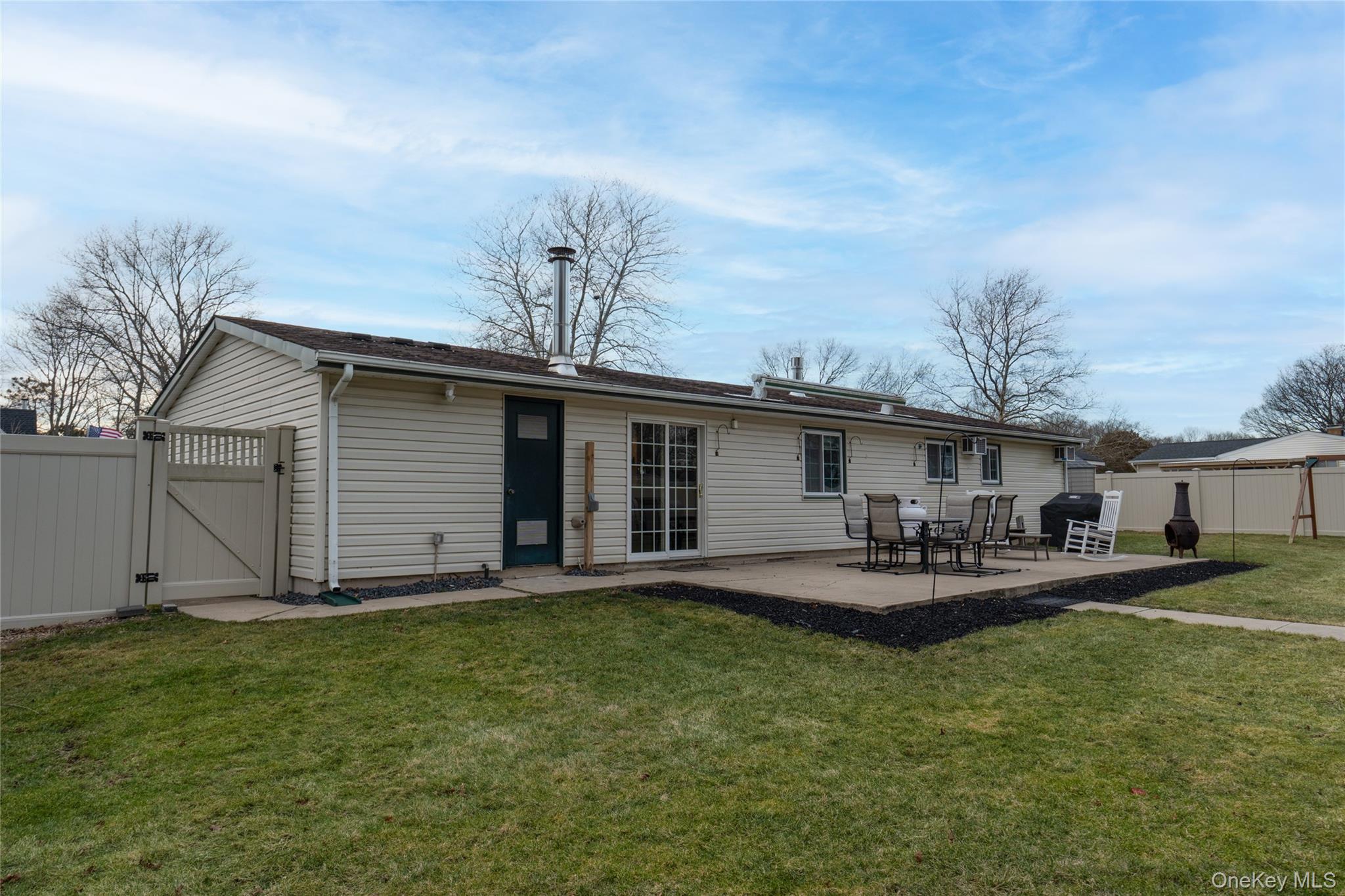 #9 photo, 167 8th Avenue, Holtsville , NY 11742