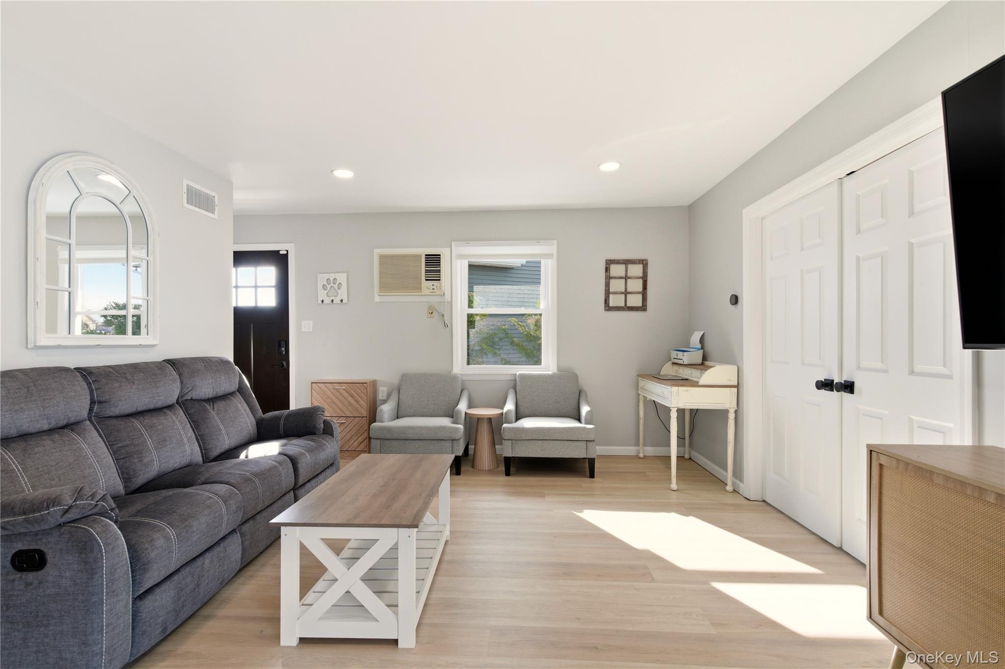 #5 photo, 76 Alhambra Road, Massapequa , NY 11758