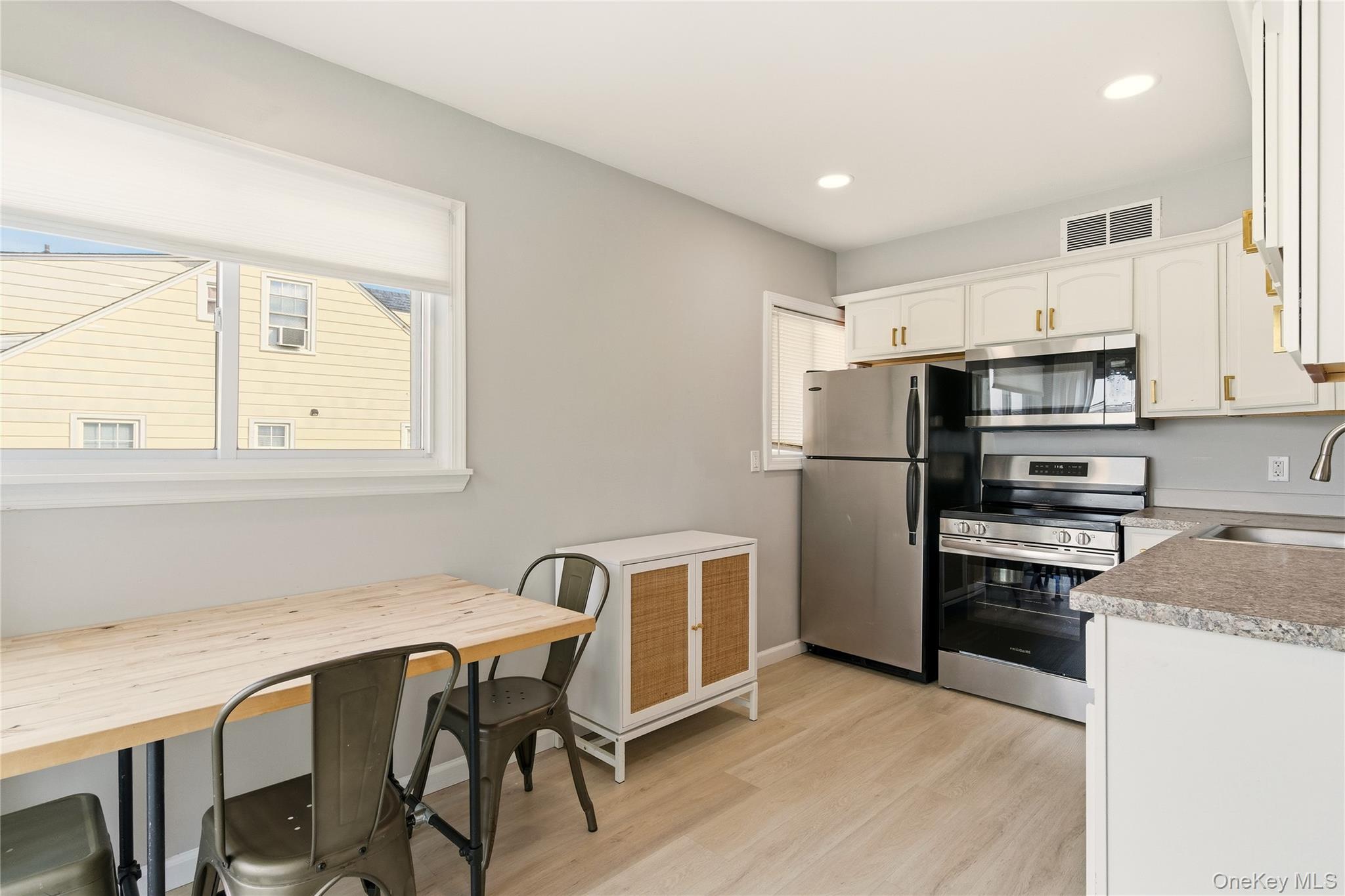 #8 photo, 76 Alhambra Road, Massapequa , NY 11758