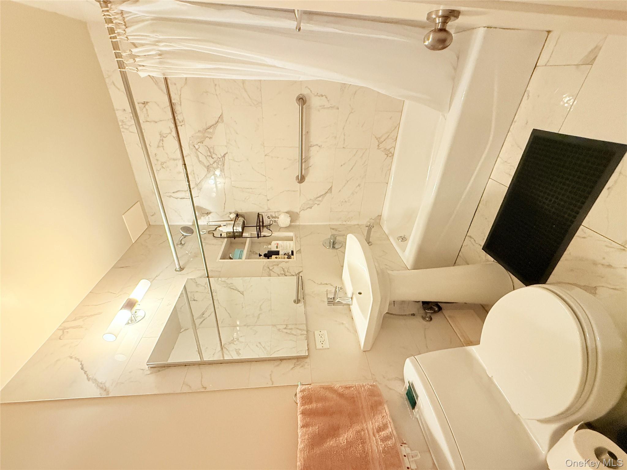 #13 photo, 87-10 51st Ave, Elmhurst , NY 11373