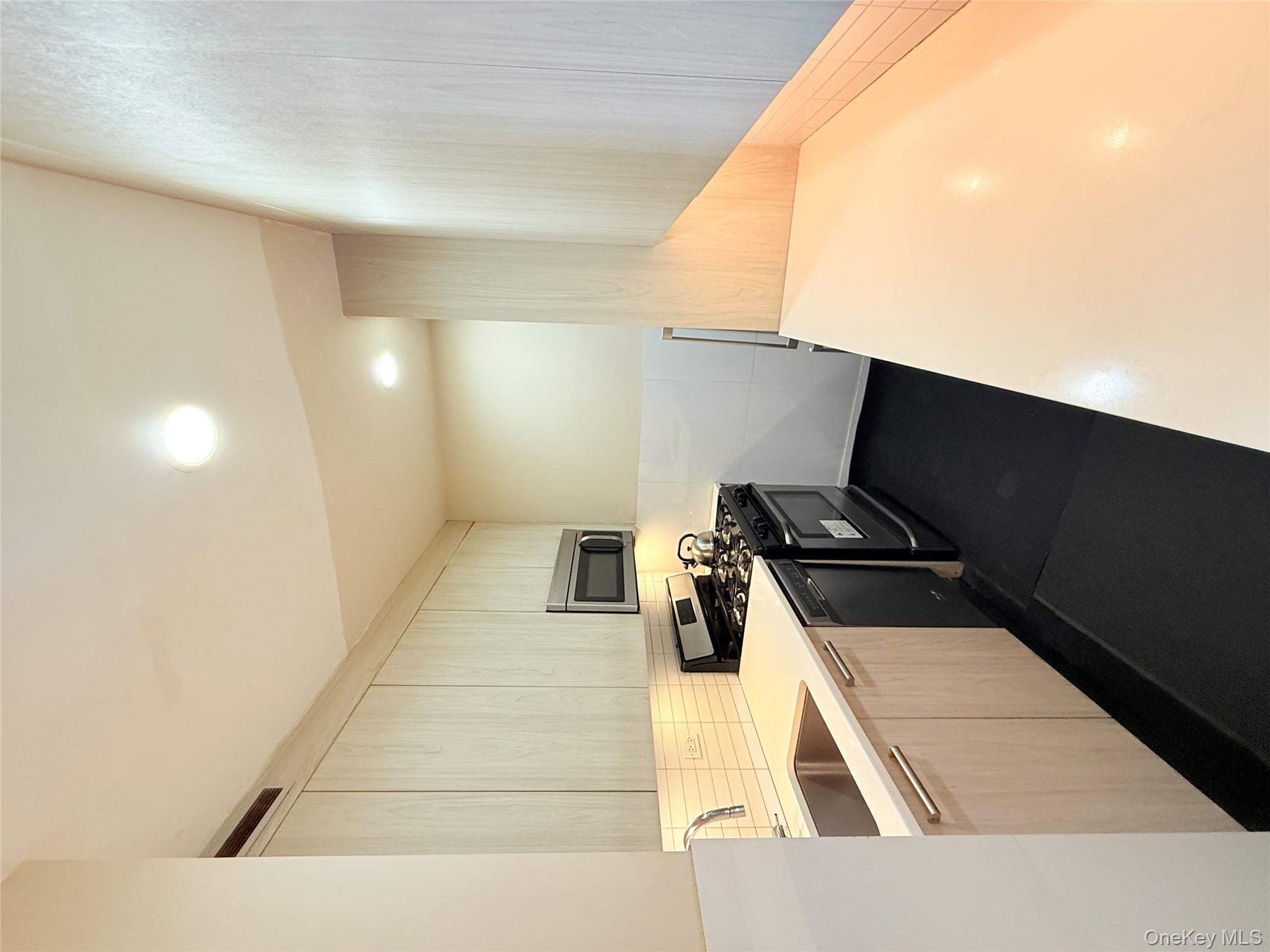 #4 photo, 87-10 51st Ave, Elmhurst , NY 11373