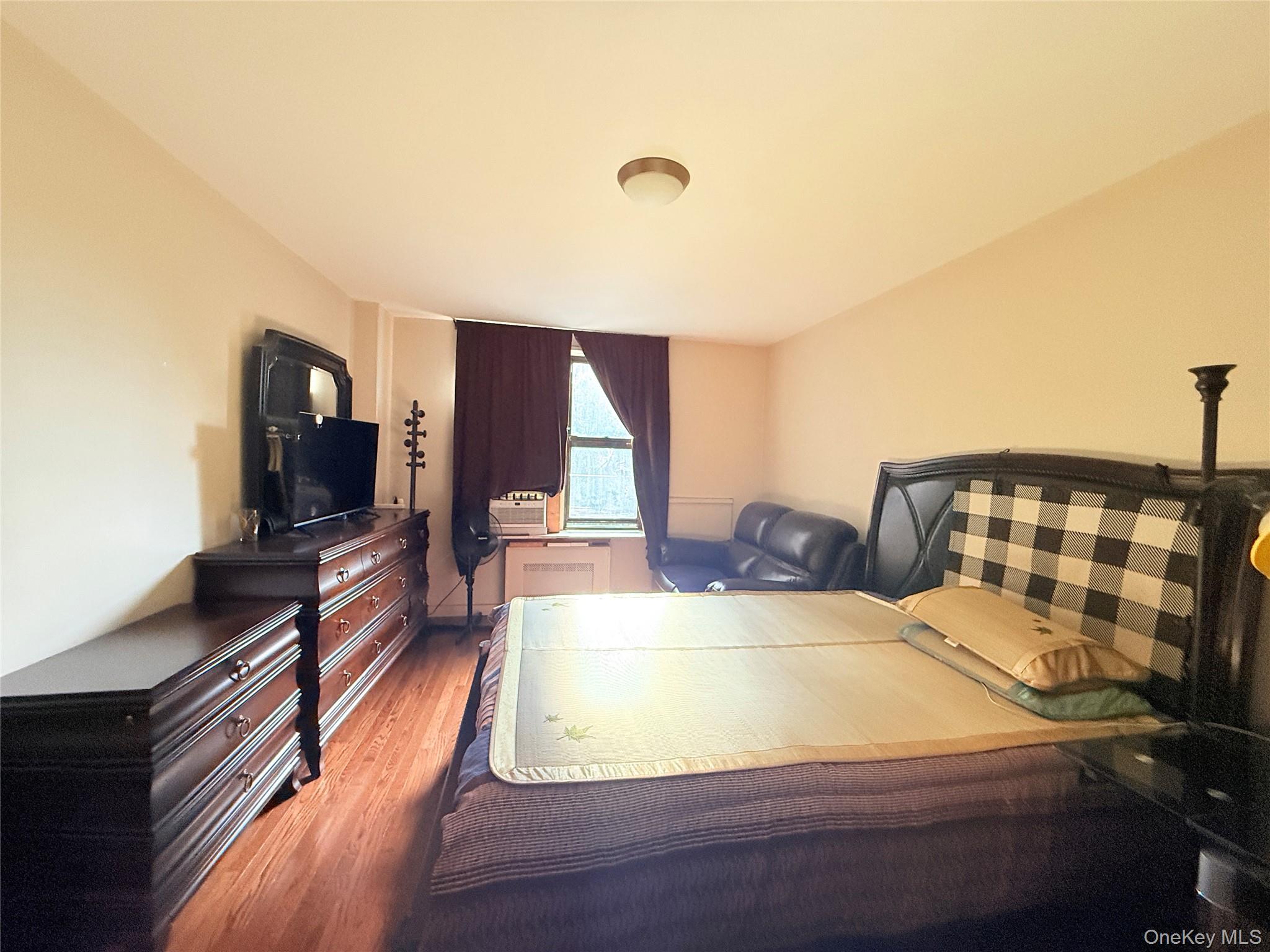 #7 photo, 87-10 51st Ave, Elmhurst , NY 11373
