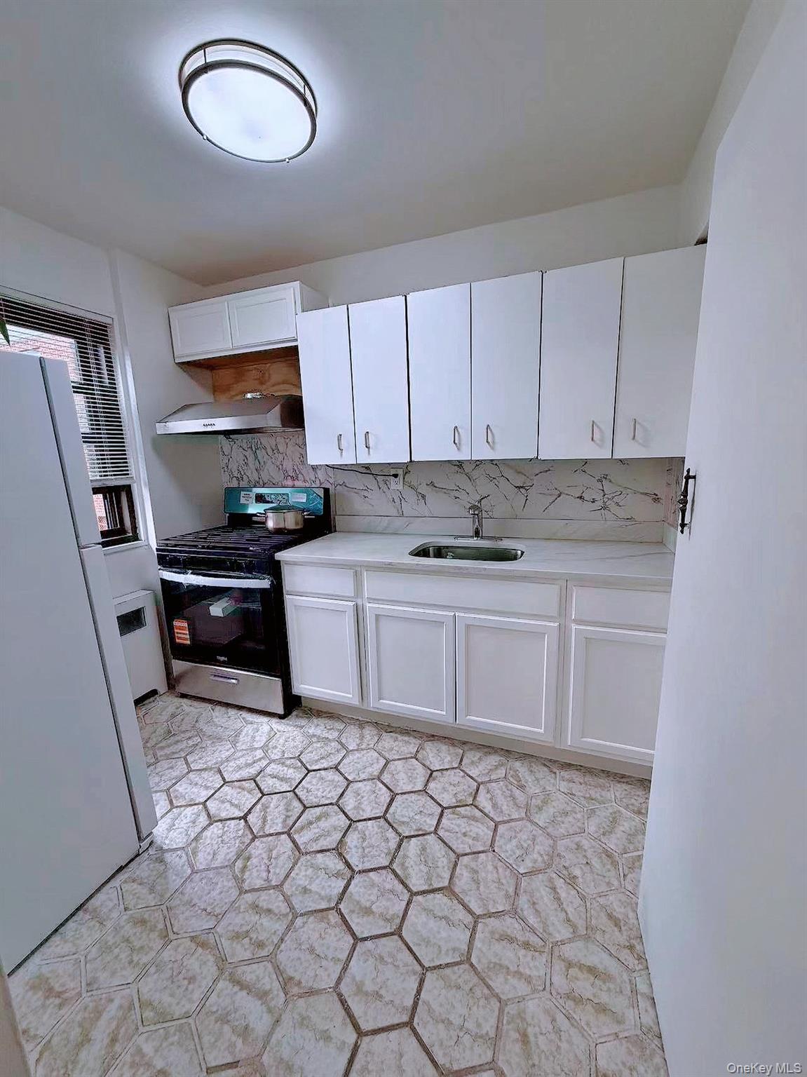 #9 photo, 81-06 155 Avenue, كوينز Howard Beach , NY 11414