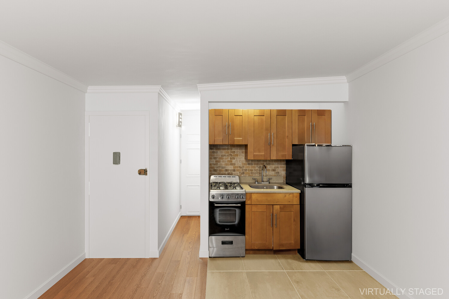 #4 photo, 222 1ST Avenue, East Village , NY 10009