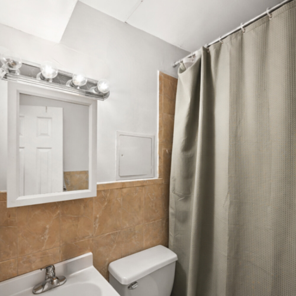 #5 photo, 222 1ST Avenue, East Village , NY 10009