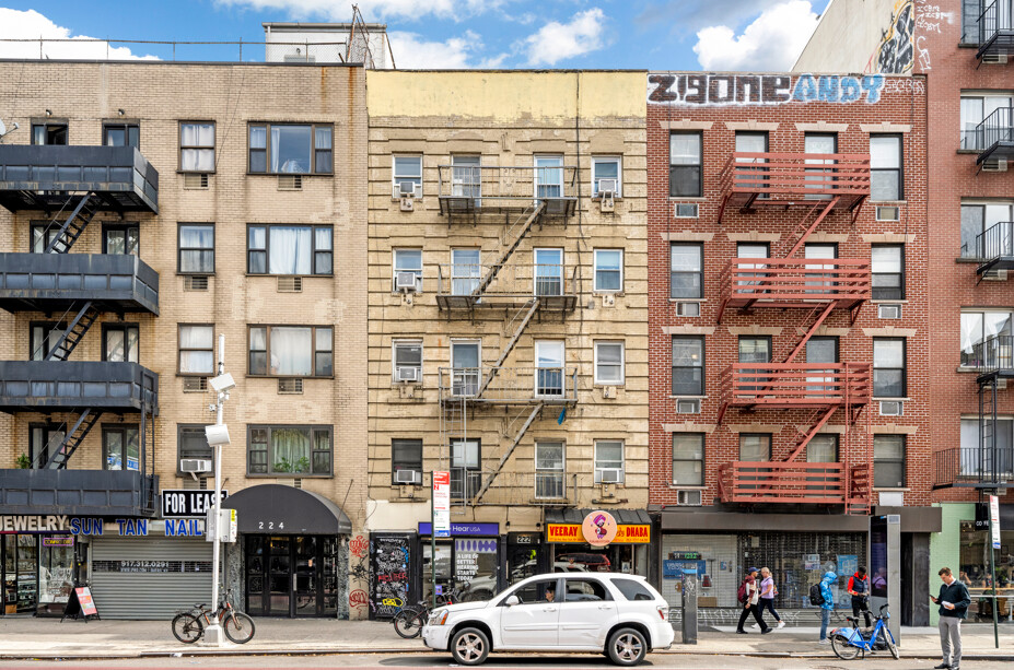 #6 photo, 222 1ST Avenue, East Village , NY 10009