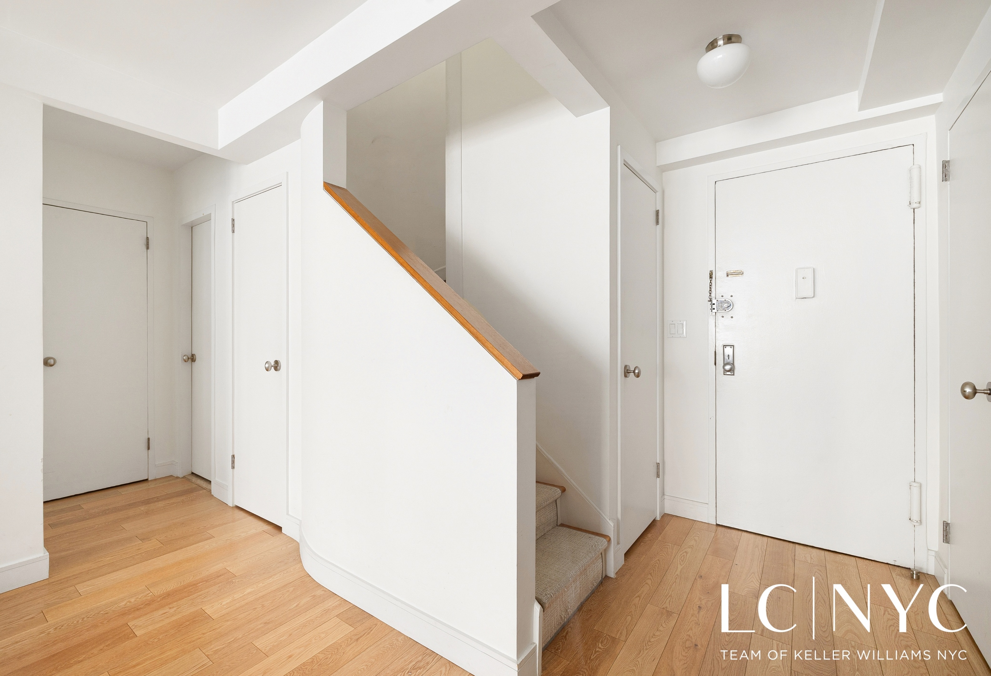 #11 photo, 220 E 54th Street, Midtown , NY 10022