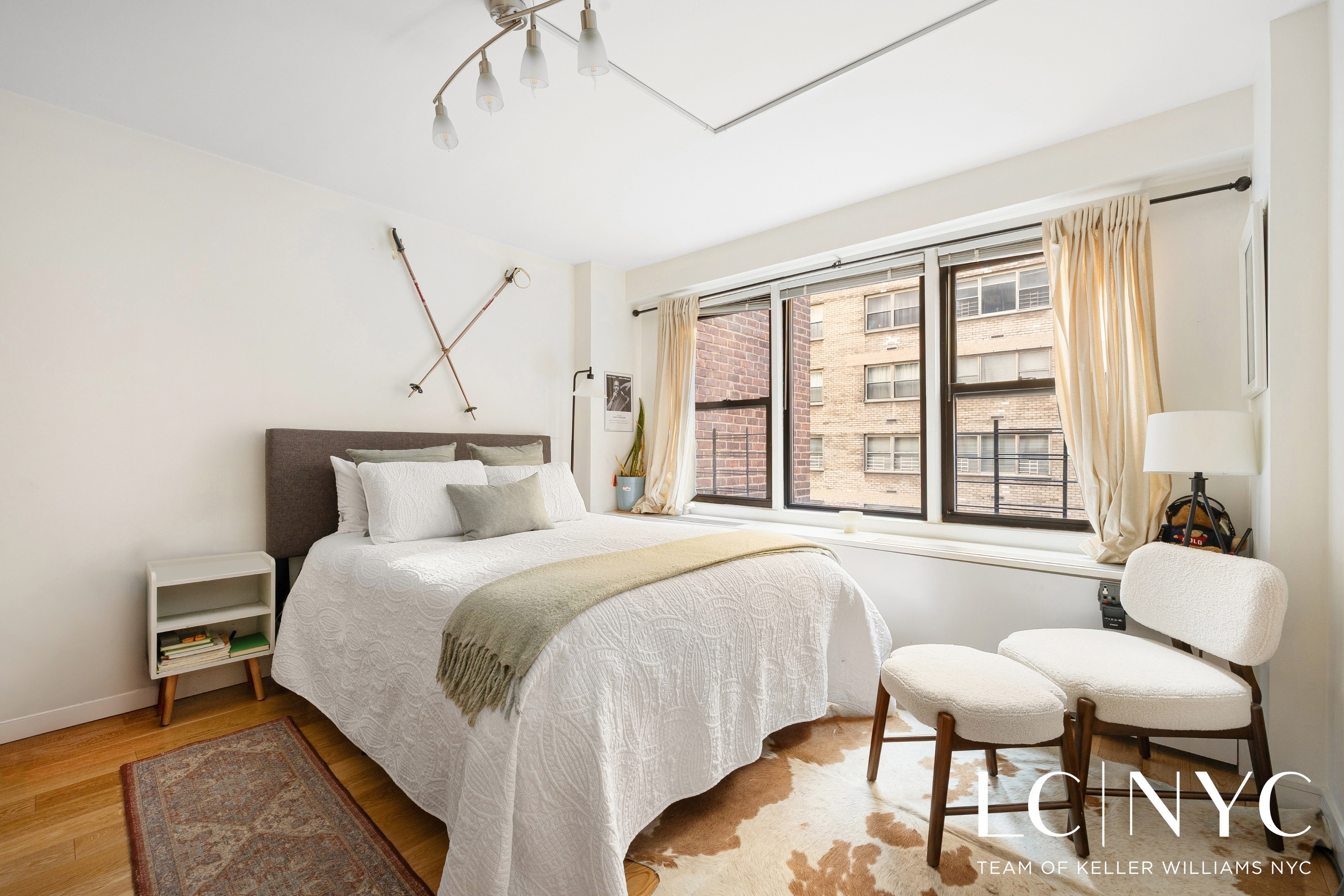 #15 photo, 220 E 54th Street, Midtown , NY 10022